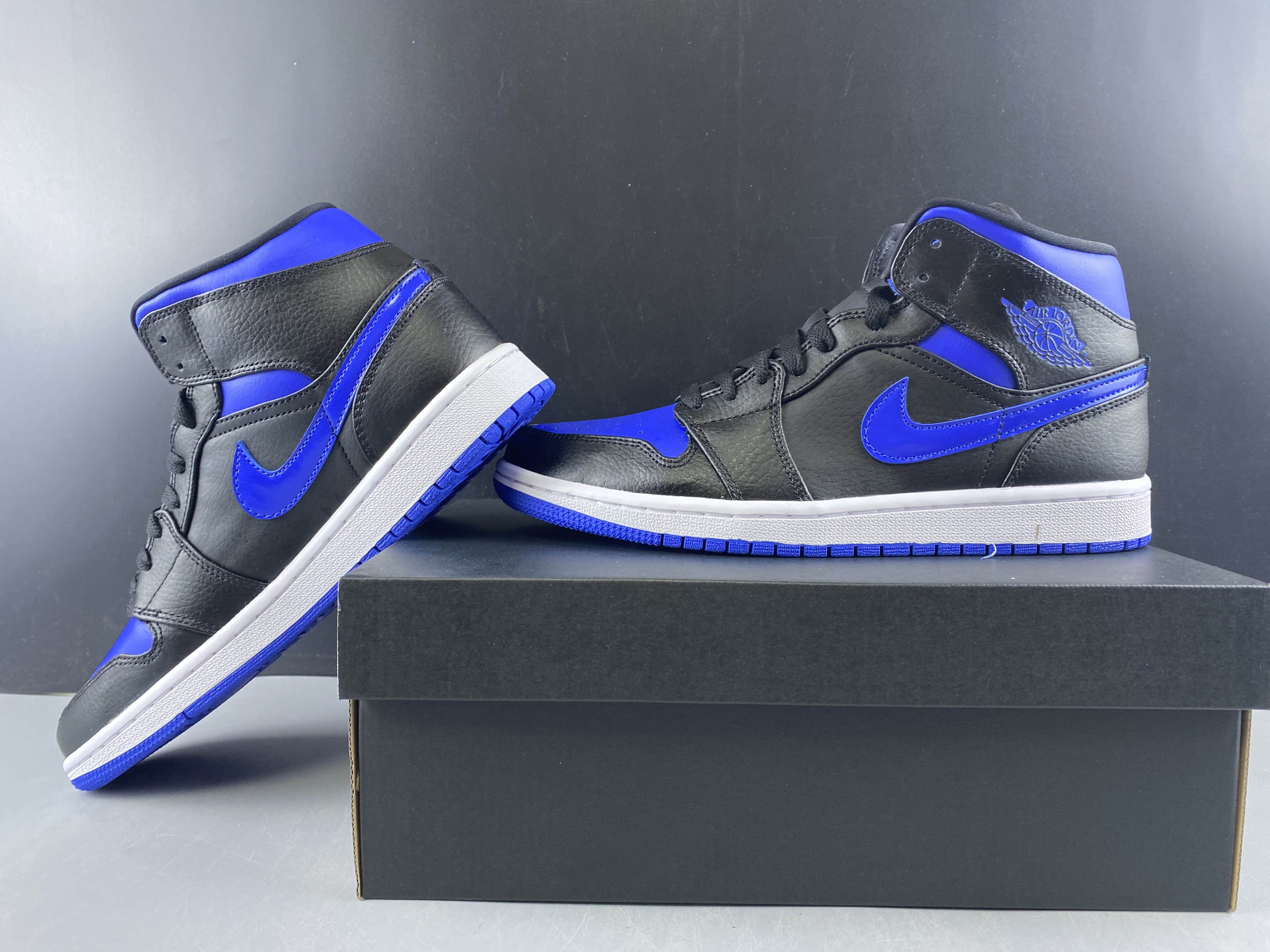 Air Jordan 1 Mid Royal (2020) 554724-068