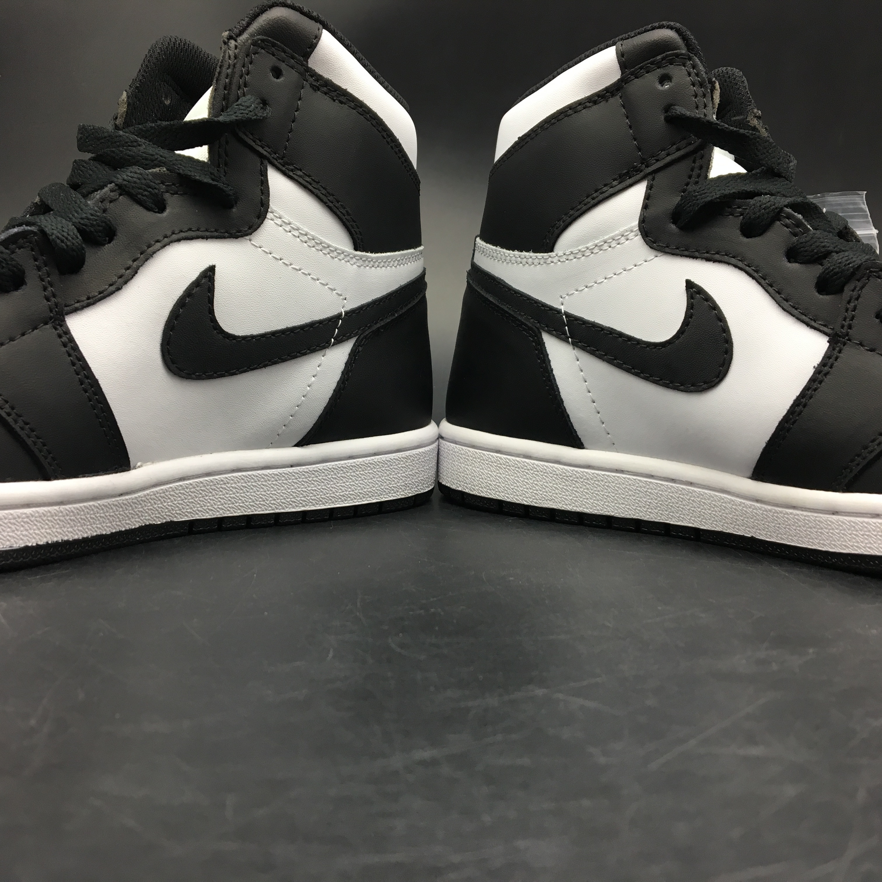 Air Jordan 1 Retro Black White (2014) 555088-010