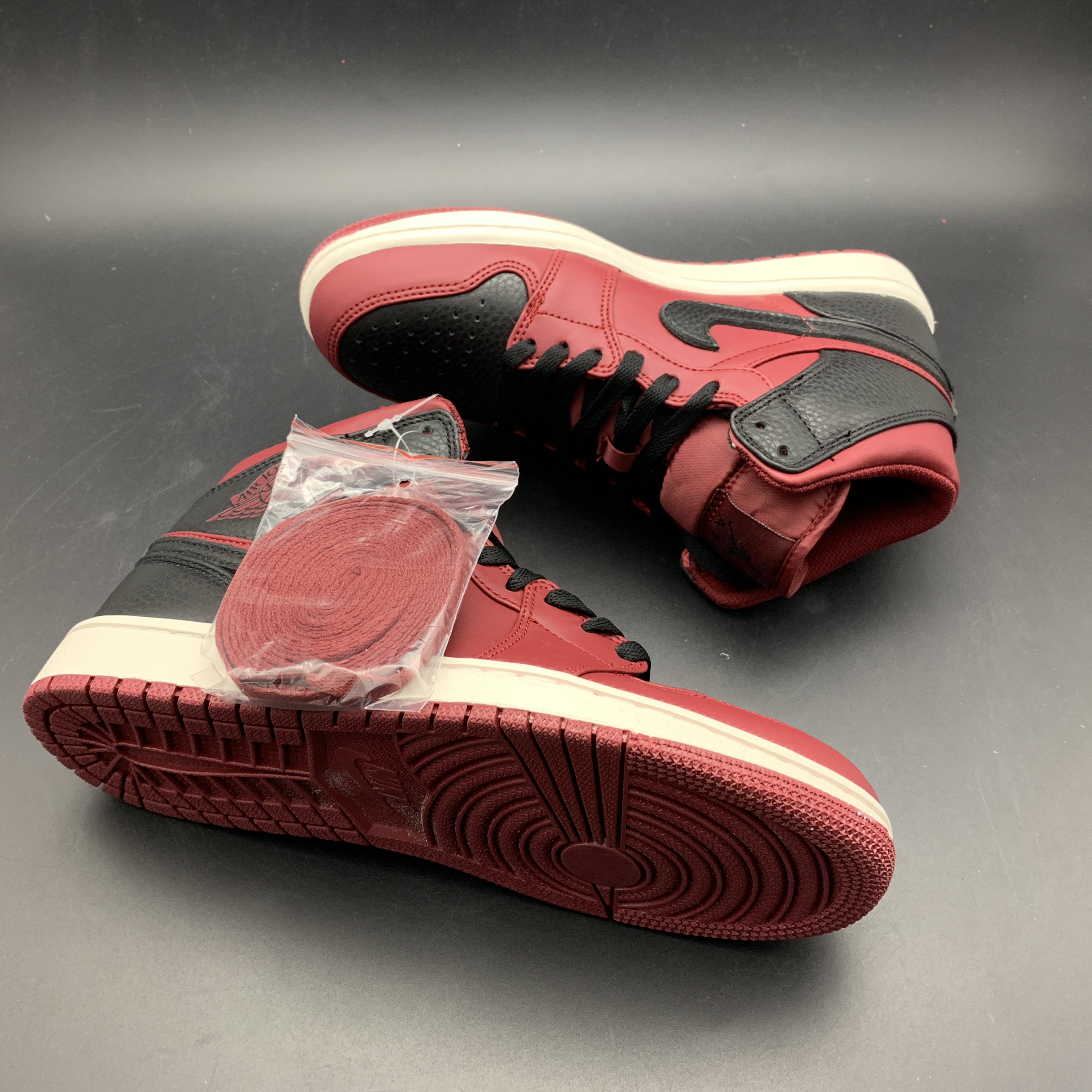 Air Jordan 1 Retro Mid Team Red Black 554724-601