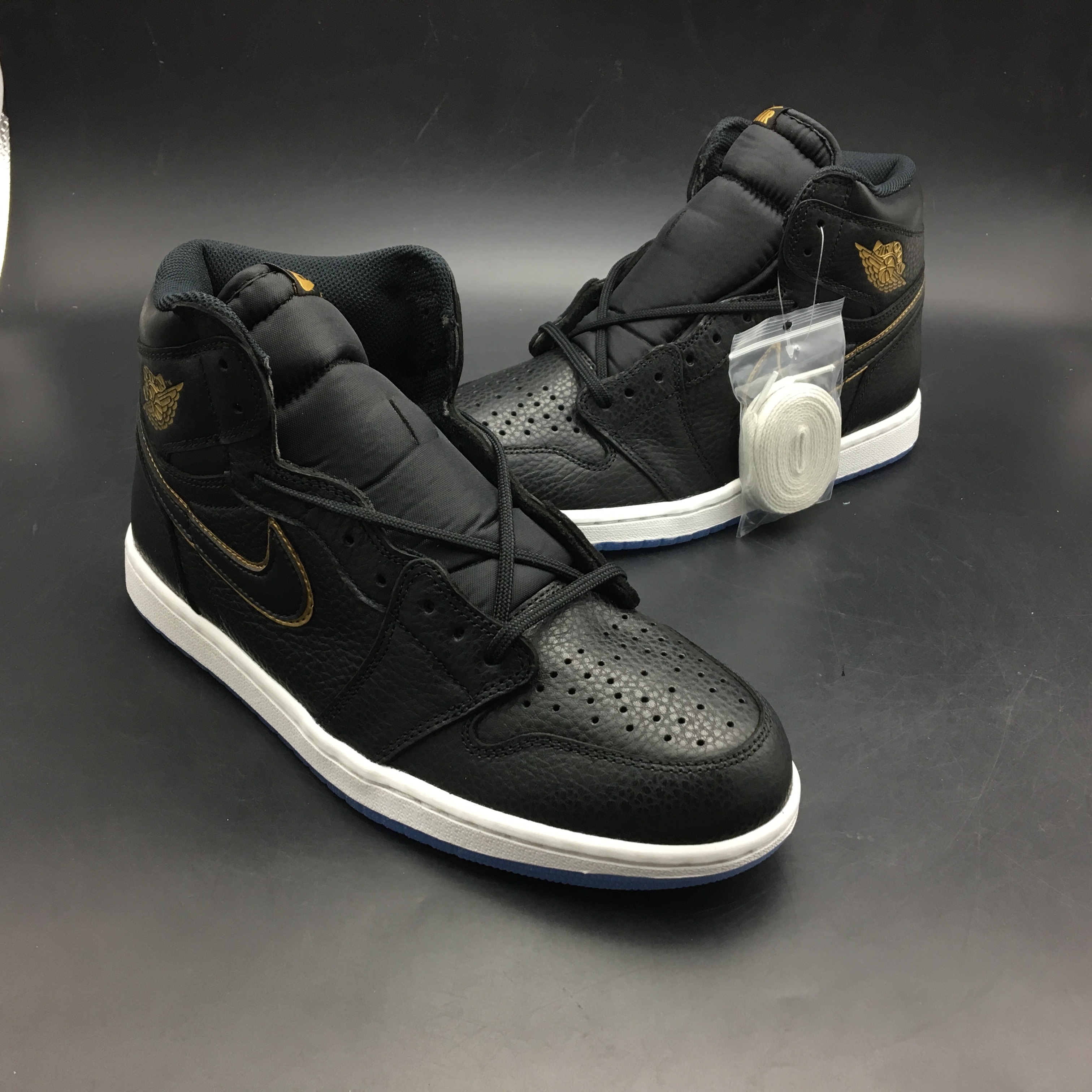 Air Jordan 1 Retro High City of Flight 555088-031