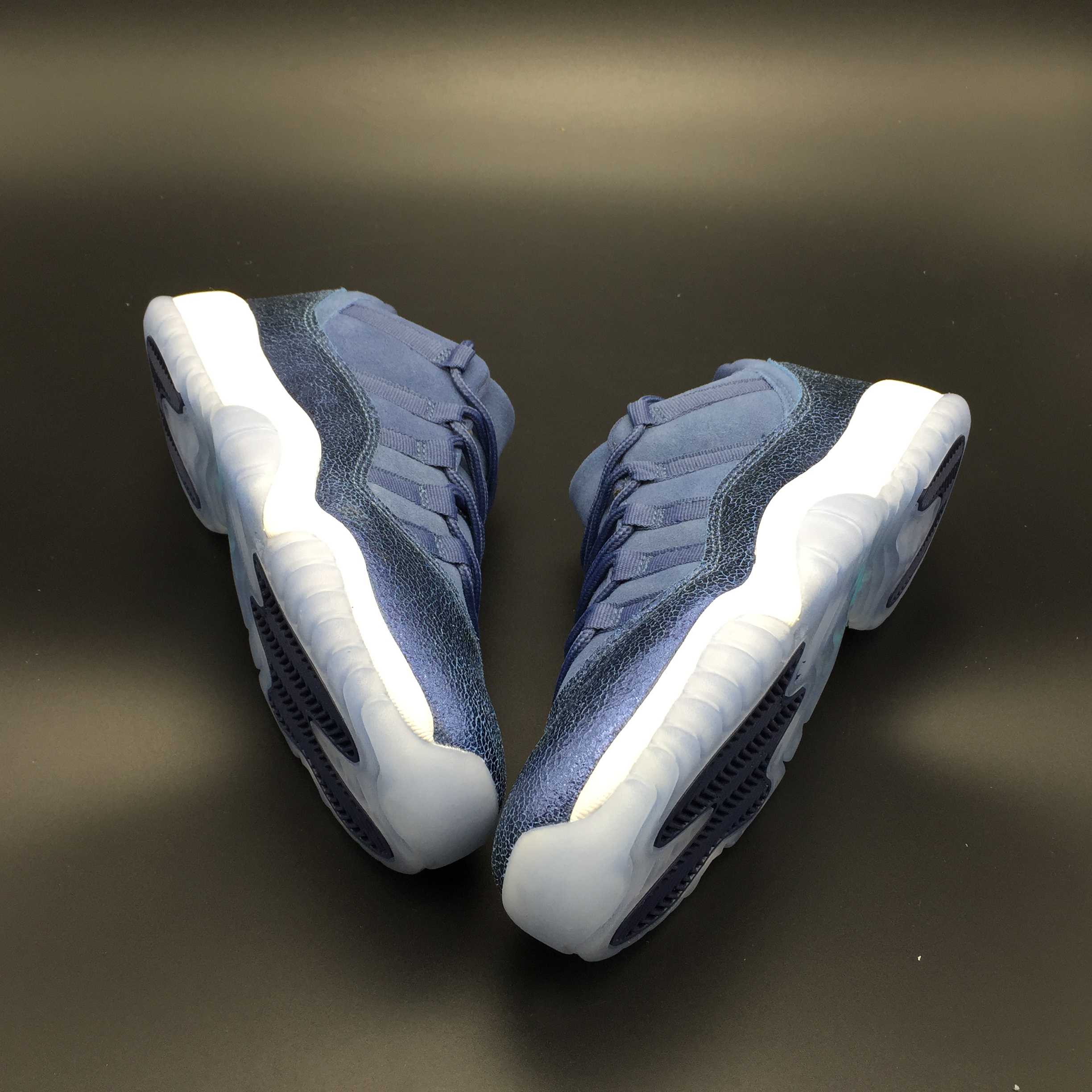 Air Jordan 11 Retro Low Blue Moon 580521-408