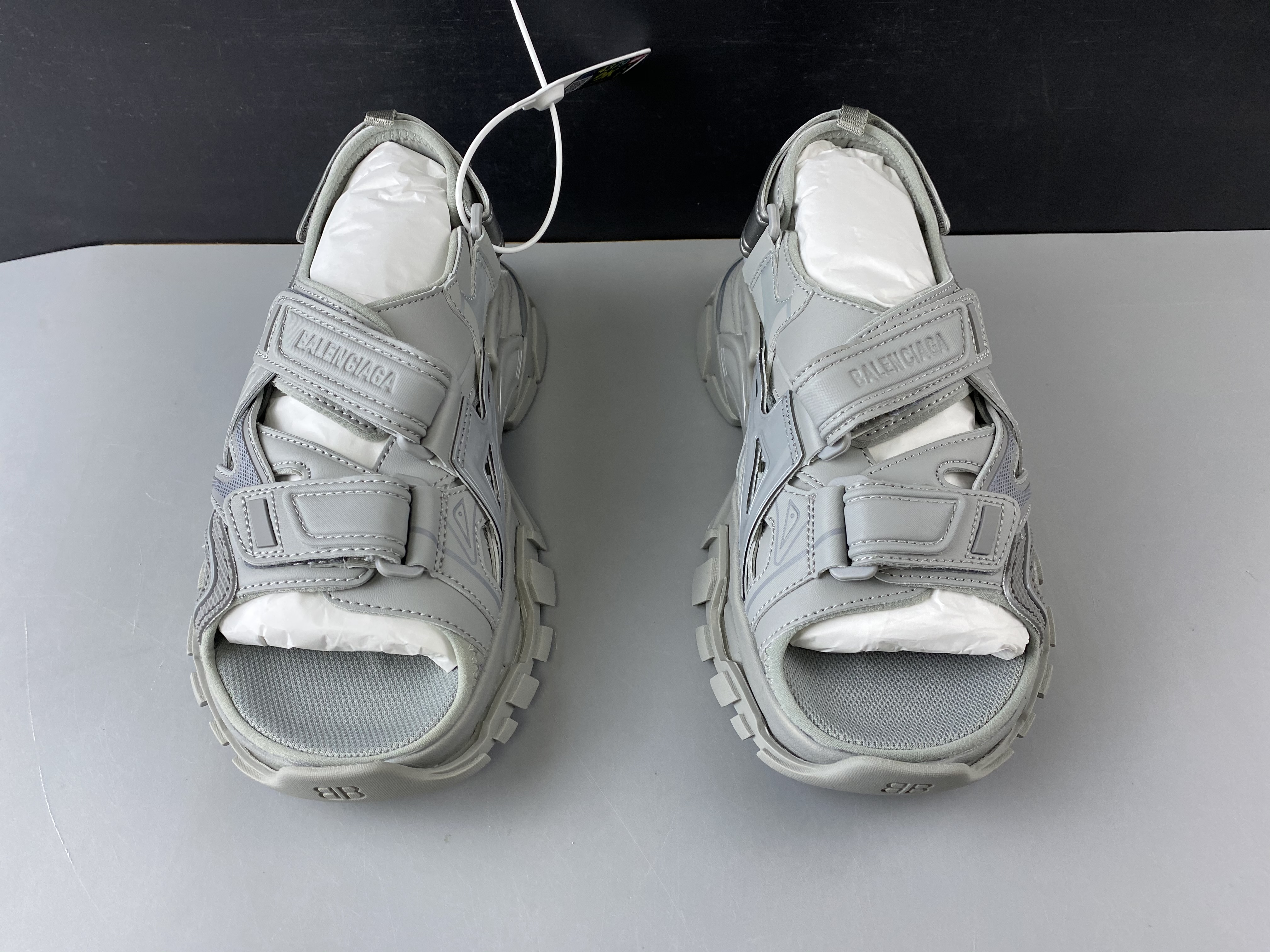 Blncig Track Sandal Grey 617543 W2CC1 4008