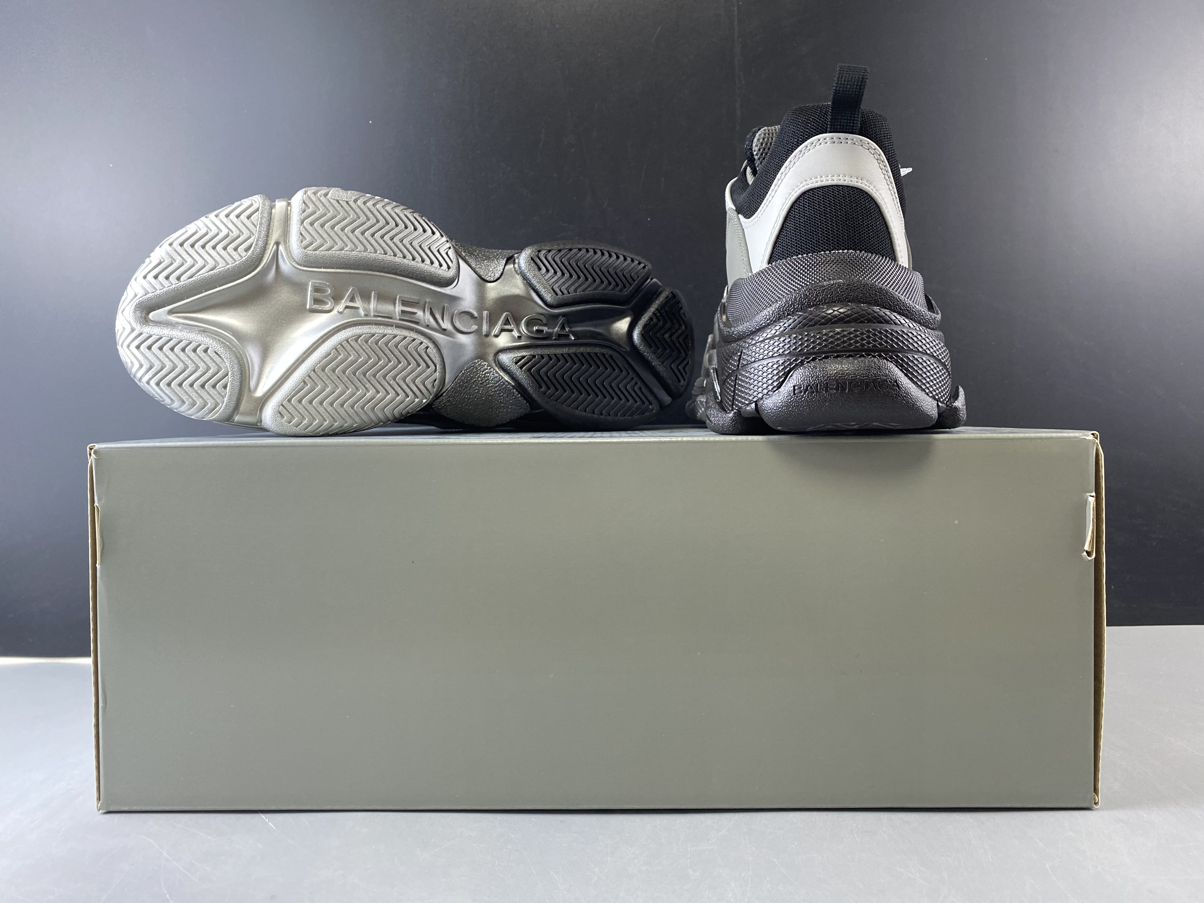 Blncig Triple S Gradient Grey