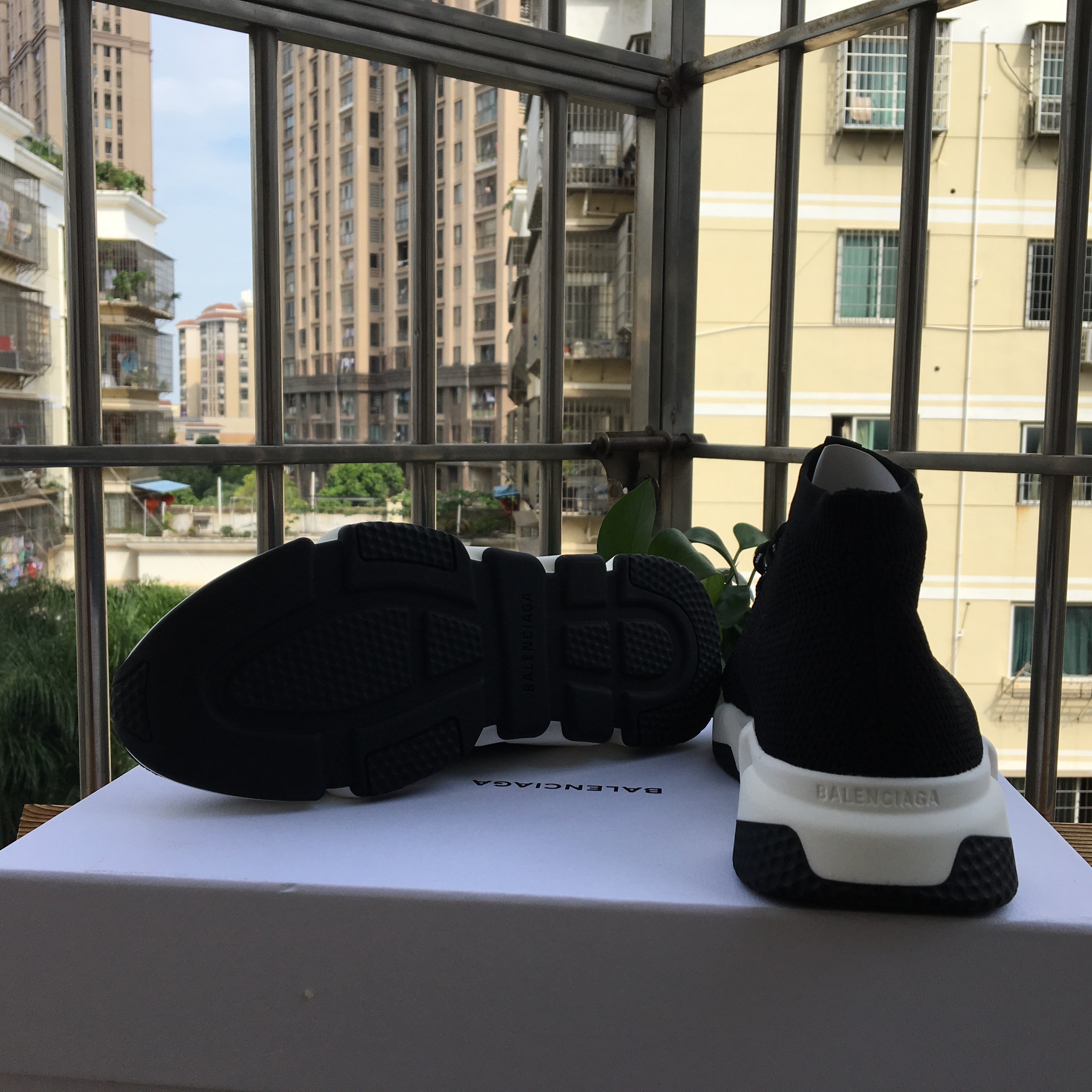 Blncig 18ss Hollow Black And White 500300-W08UO-3688