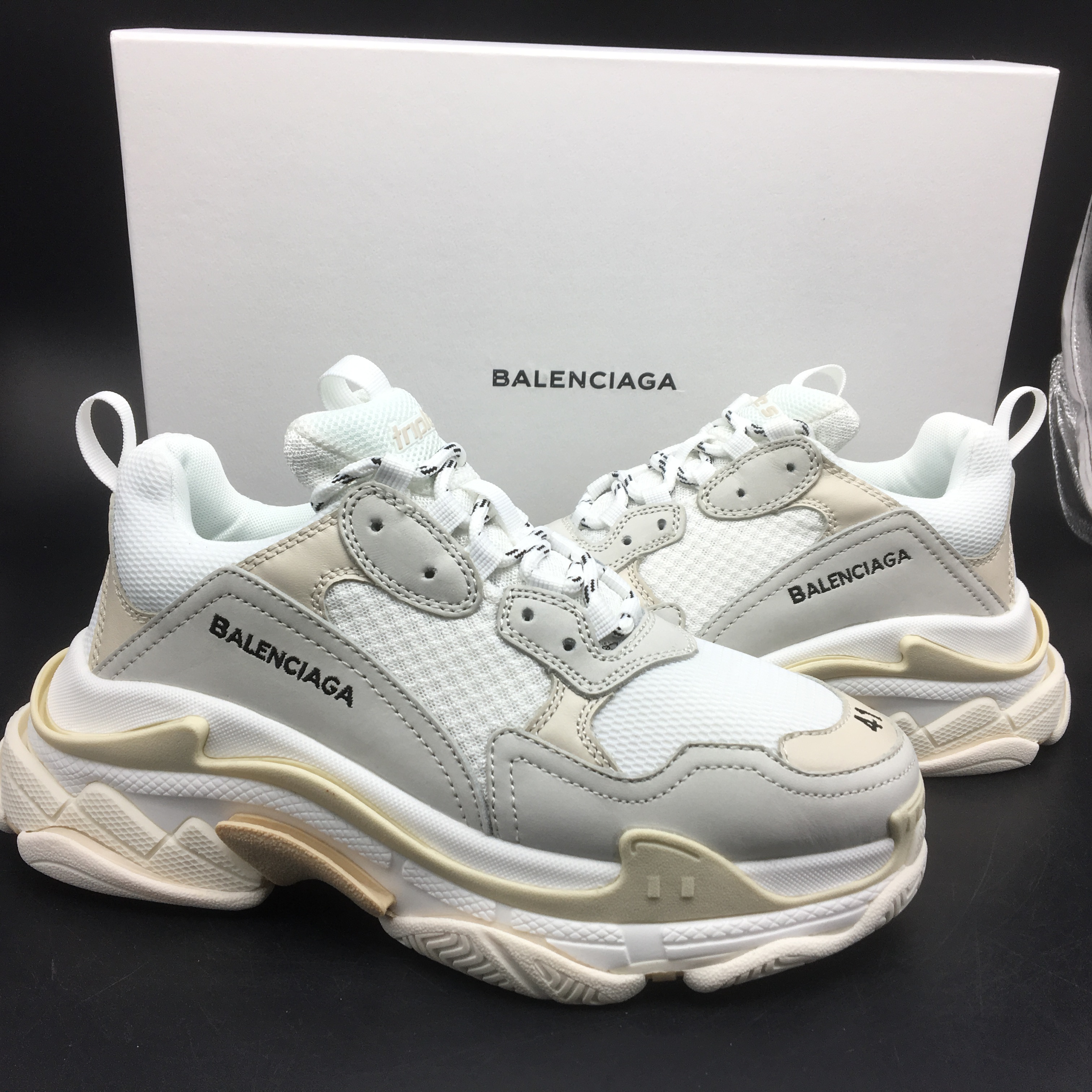 Blncig Triple S All White 483546 W06F1 9000