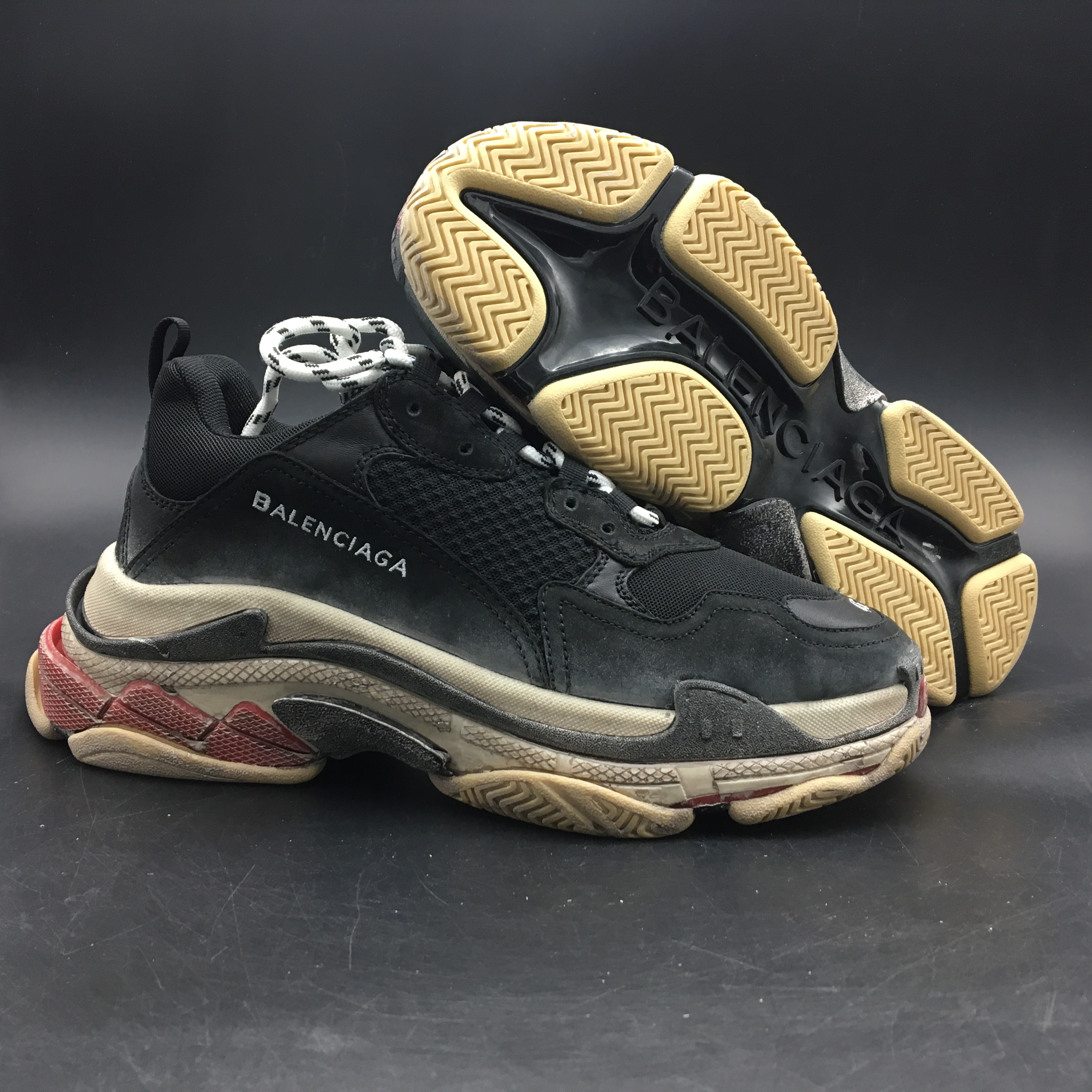 Blncig Triple S Black White Red ( Worn Look) 483513 W06E1 1000