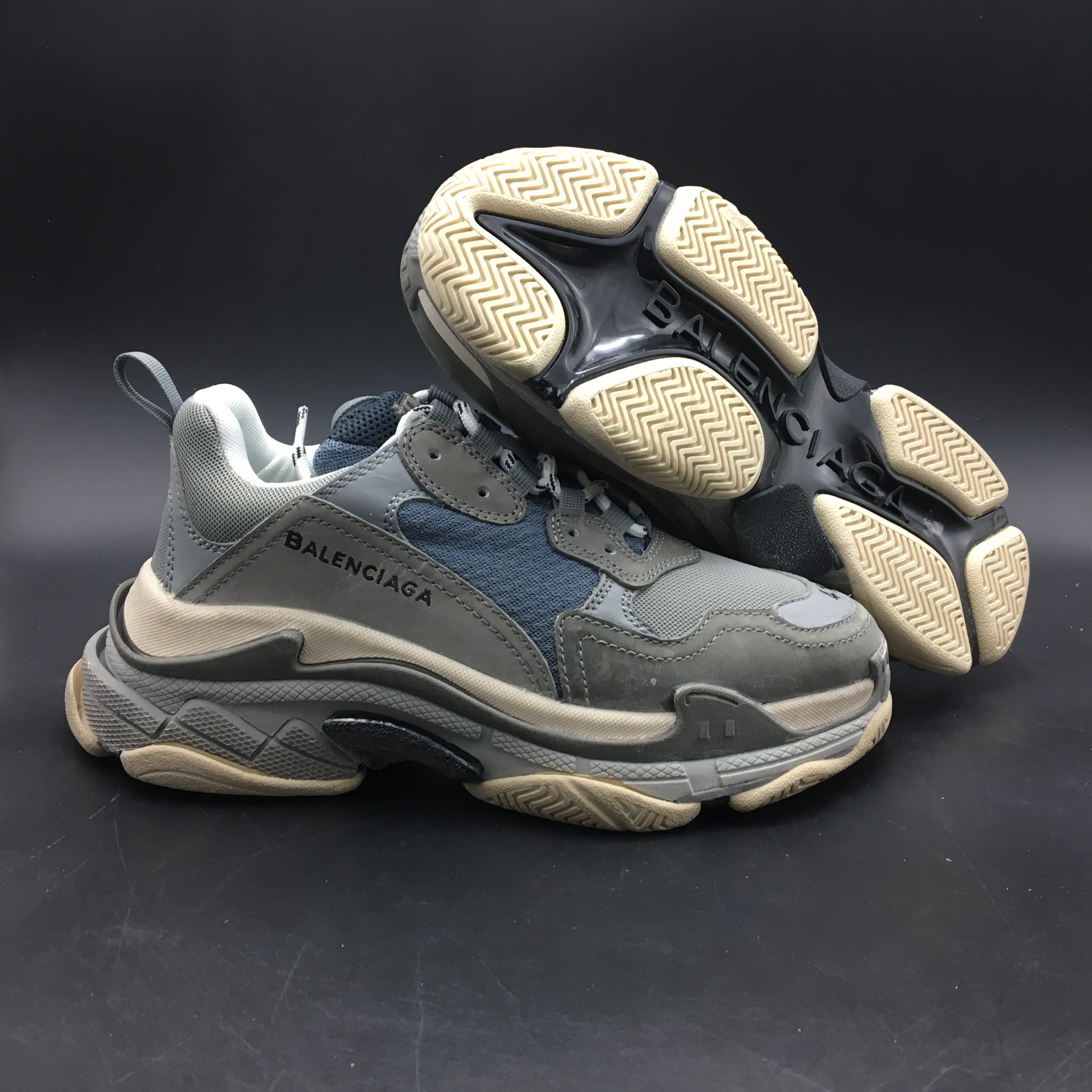 Blncig Triple S Grey White 483513 W06E3 1259