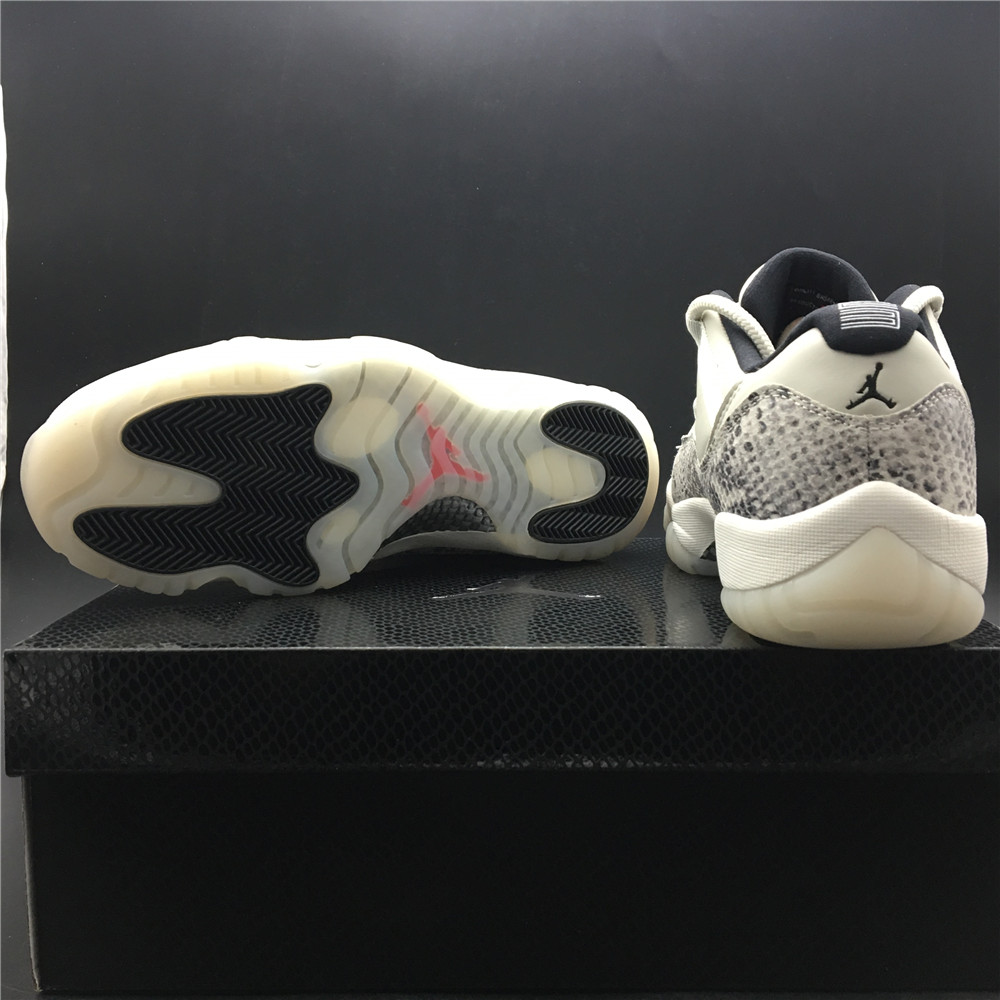 Air Jordan 11 Low white snake pattern CD6846-002