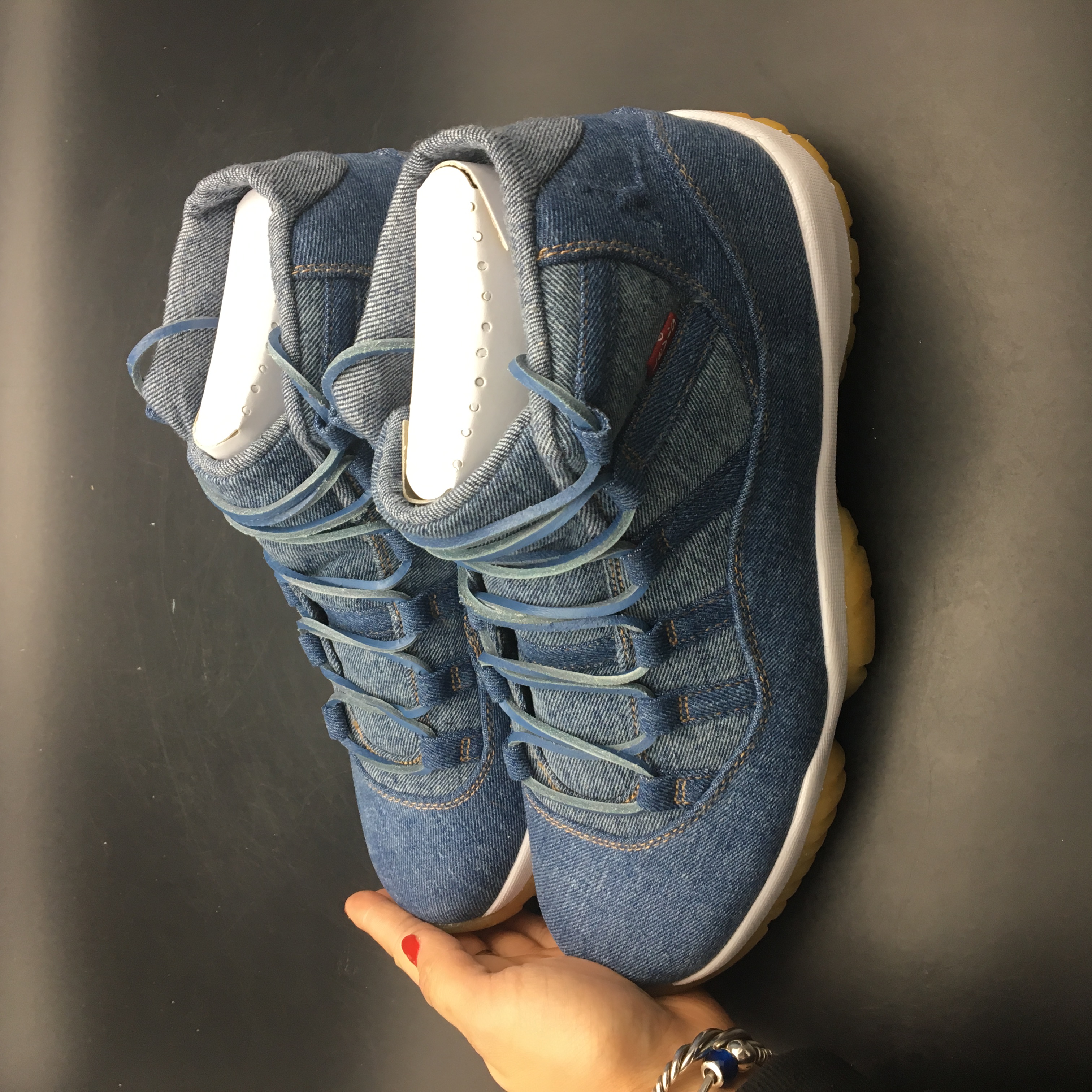Air Jordan 11 Levis 914433-401