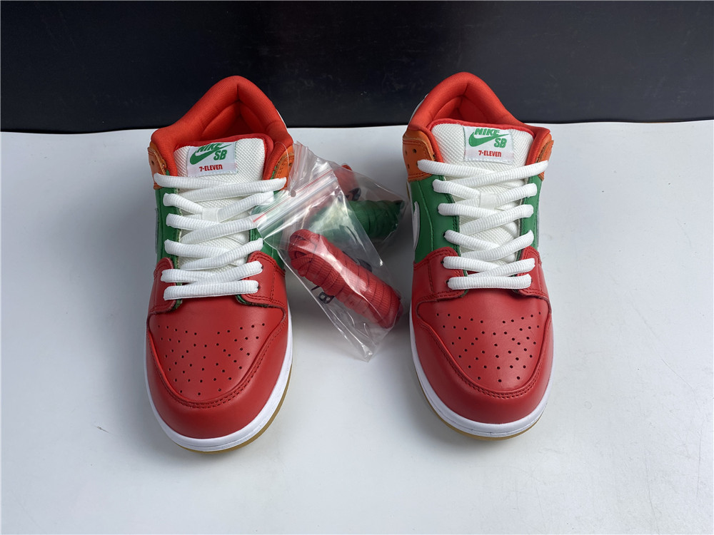 Nike SB Dunk Low 7 Eleven CZ5130-600
