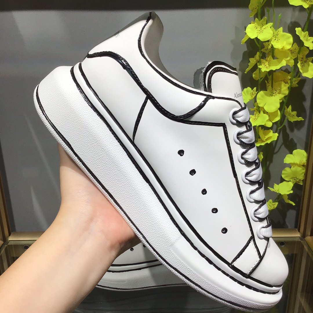 Alxndr McQN Oversized White Black Outline 627867WHYBI9061