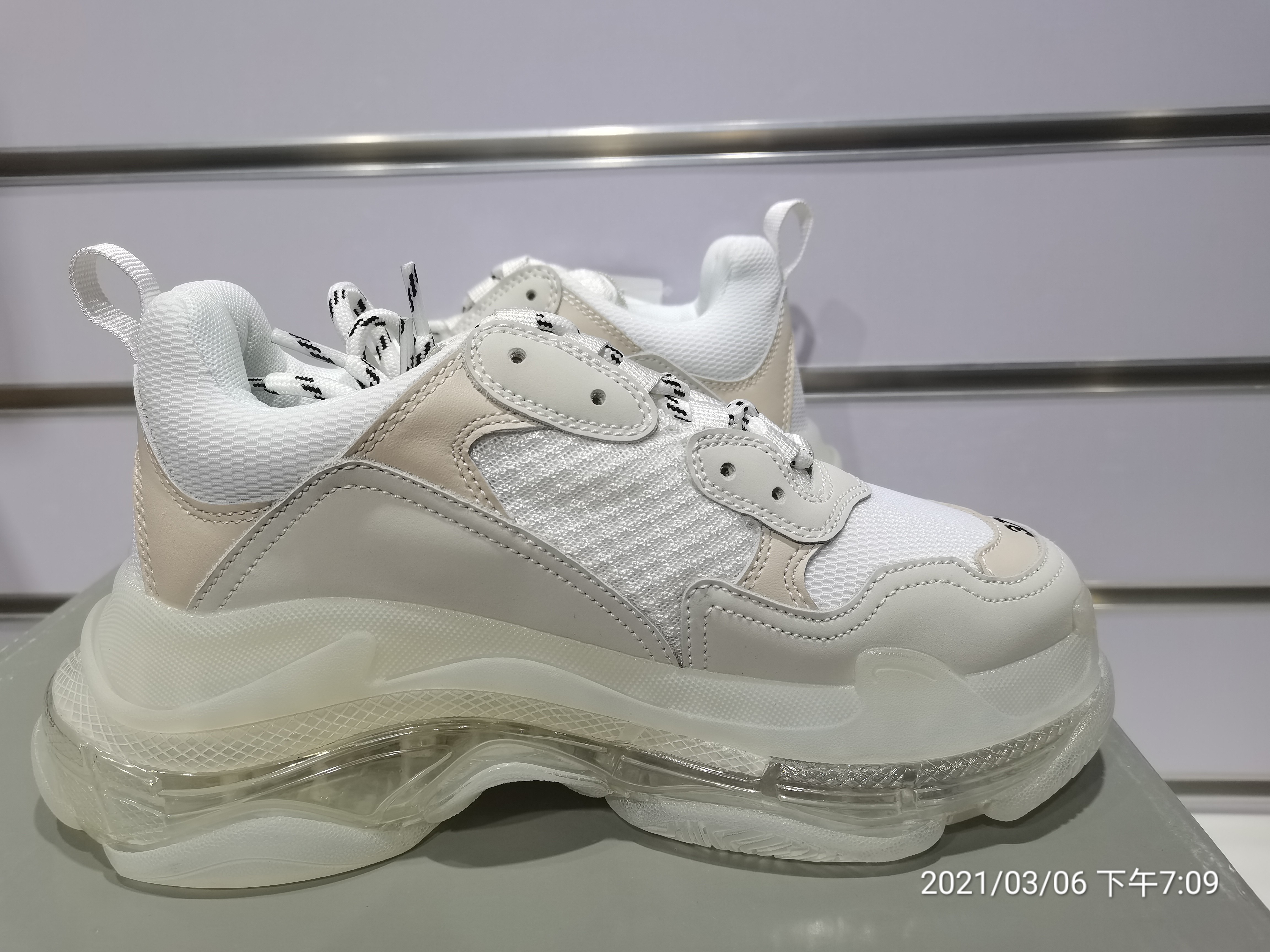 Blncig Triple S Trainer Clear Sole White