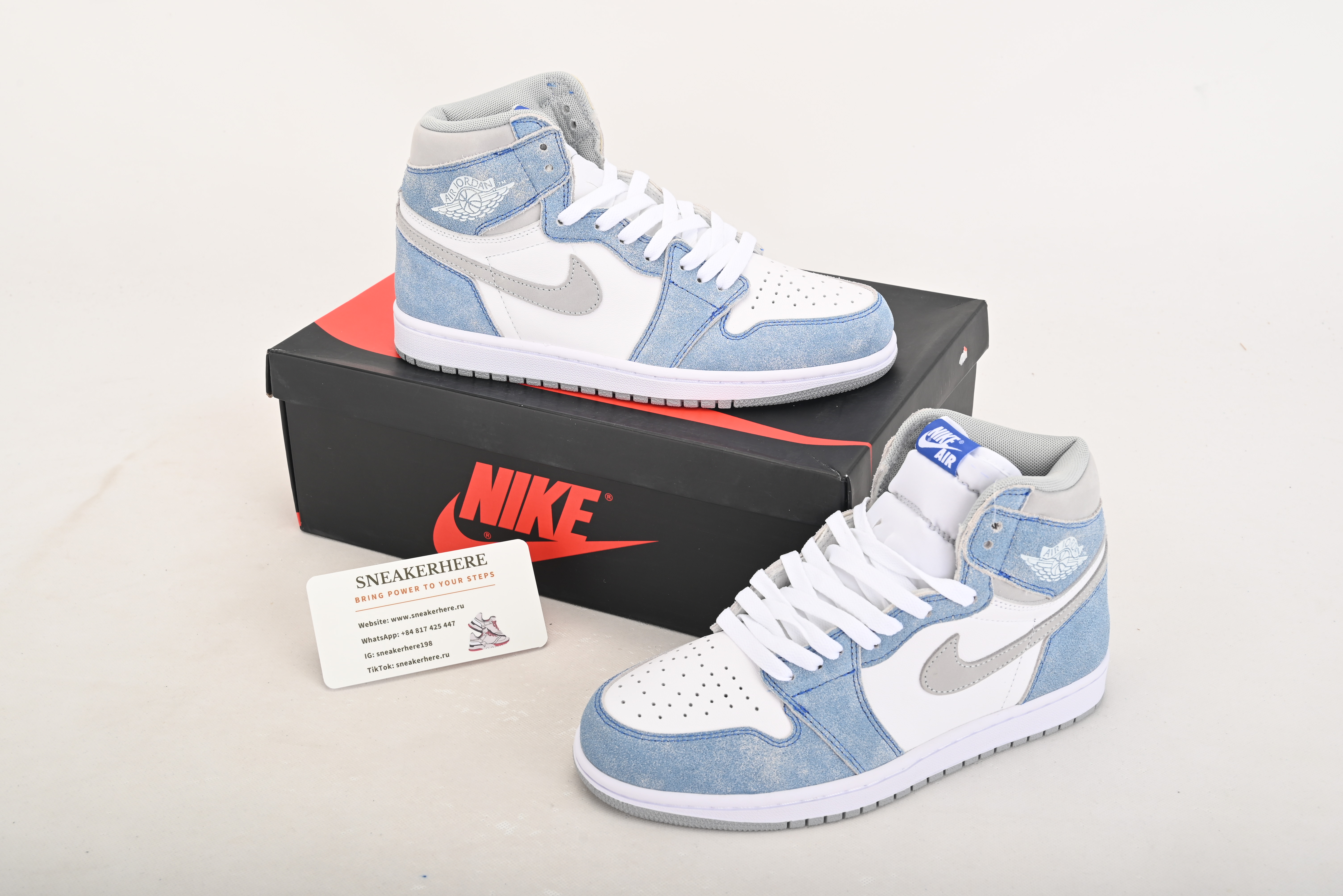 Air Jordan 1 Retro High OG Hyper Royal 555088-402