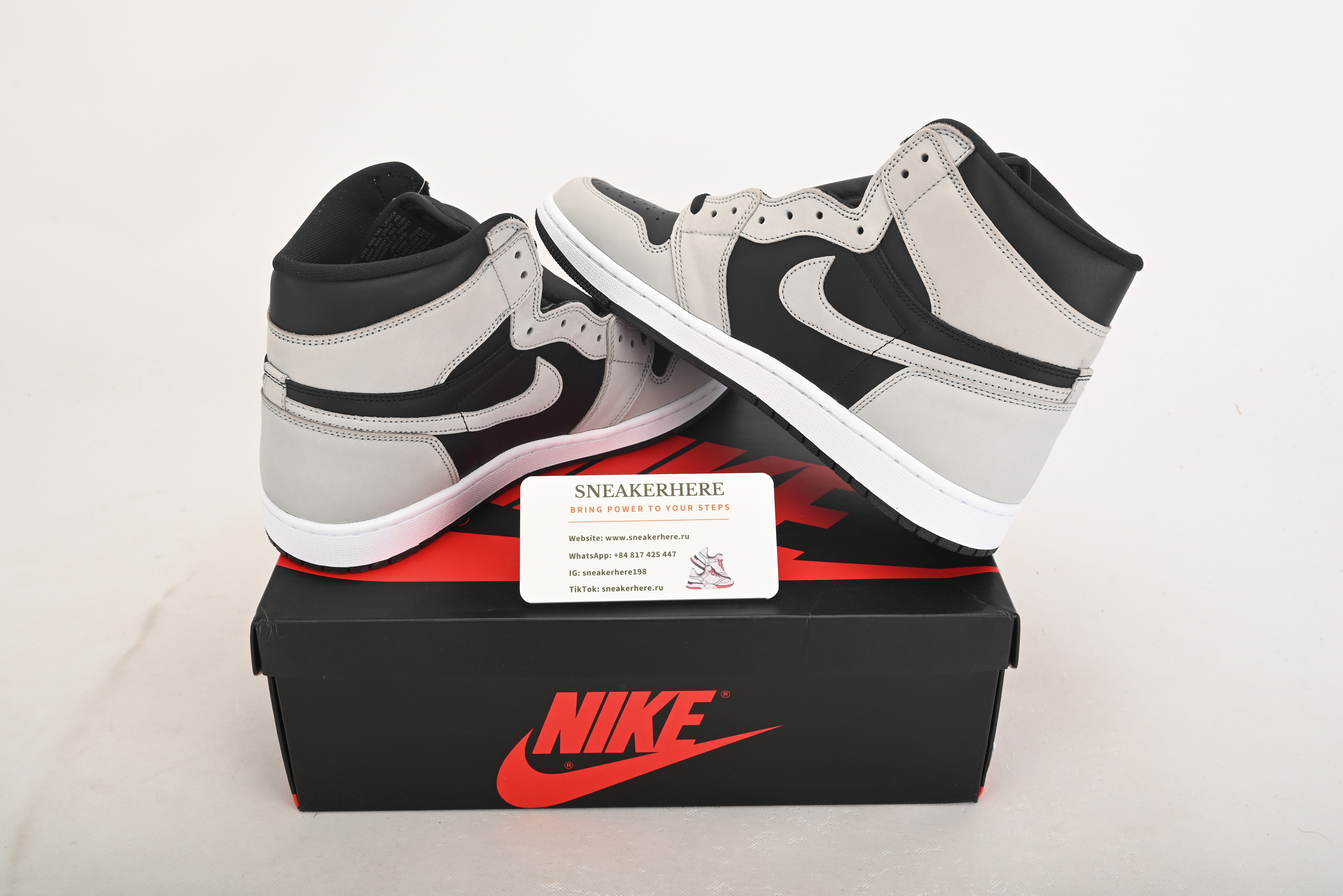 Air Jordan 1 Retro High Black White Light Smoke Grey 555088-035