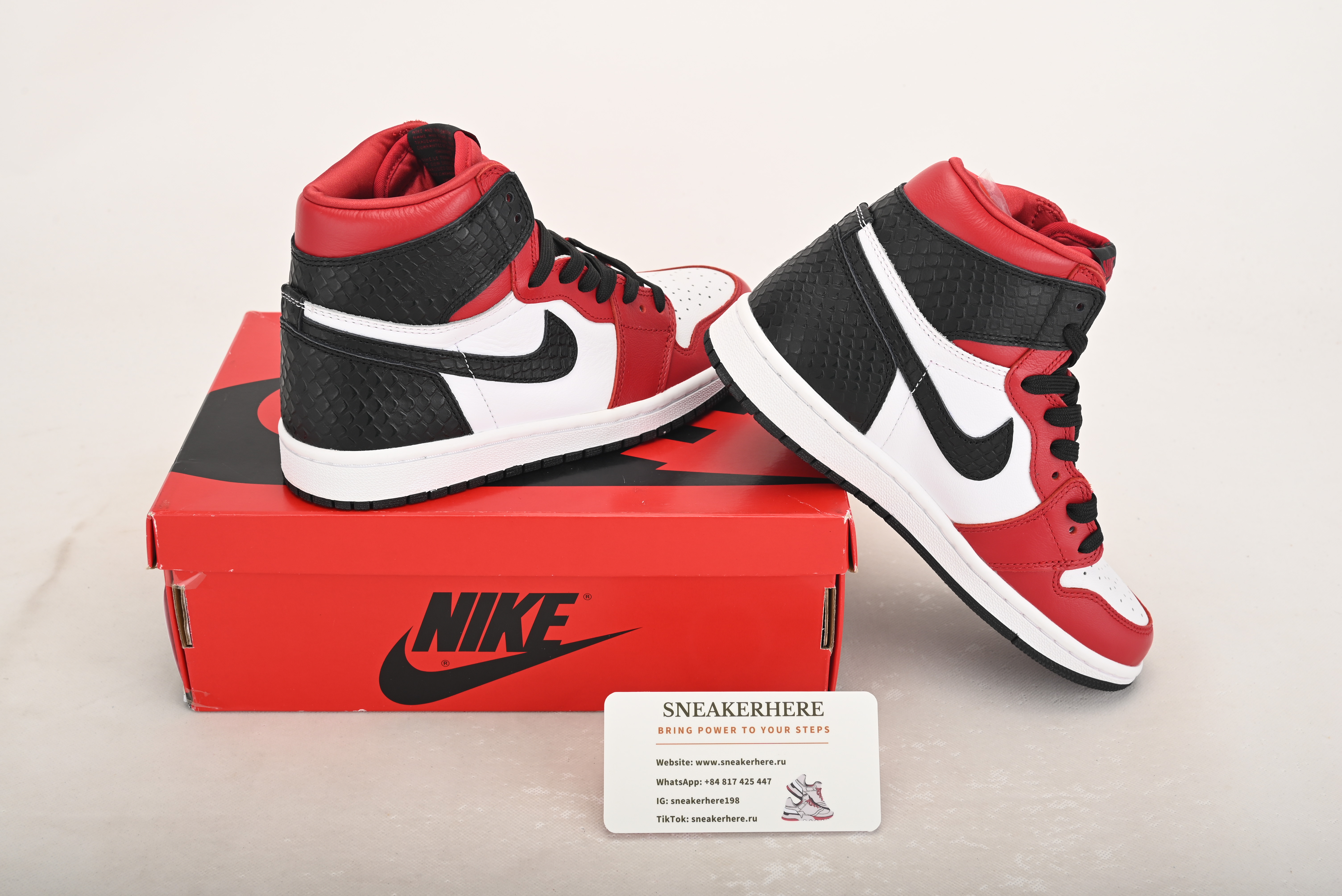 Air Jordan 1 Retro High Satin Snake Chicago CD0461-601
