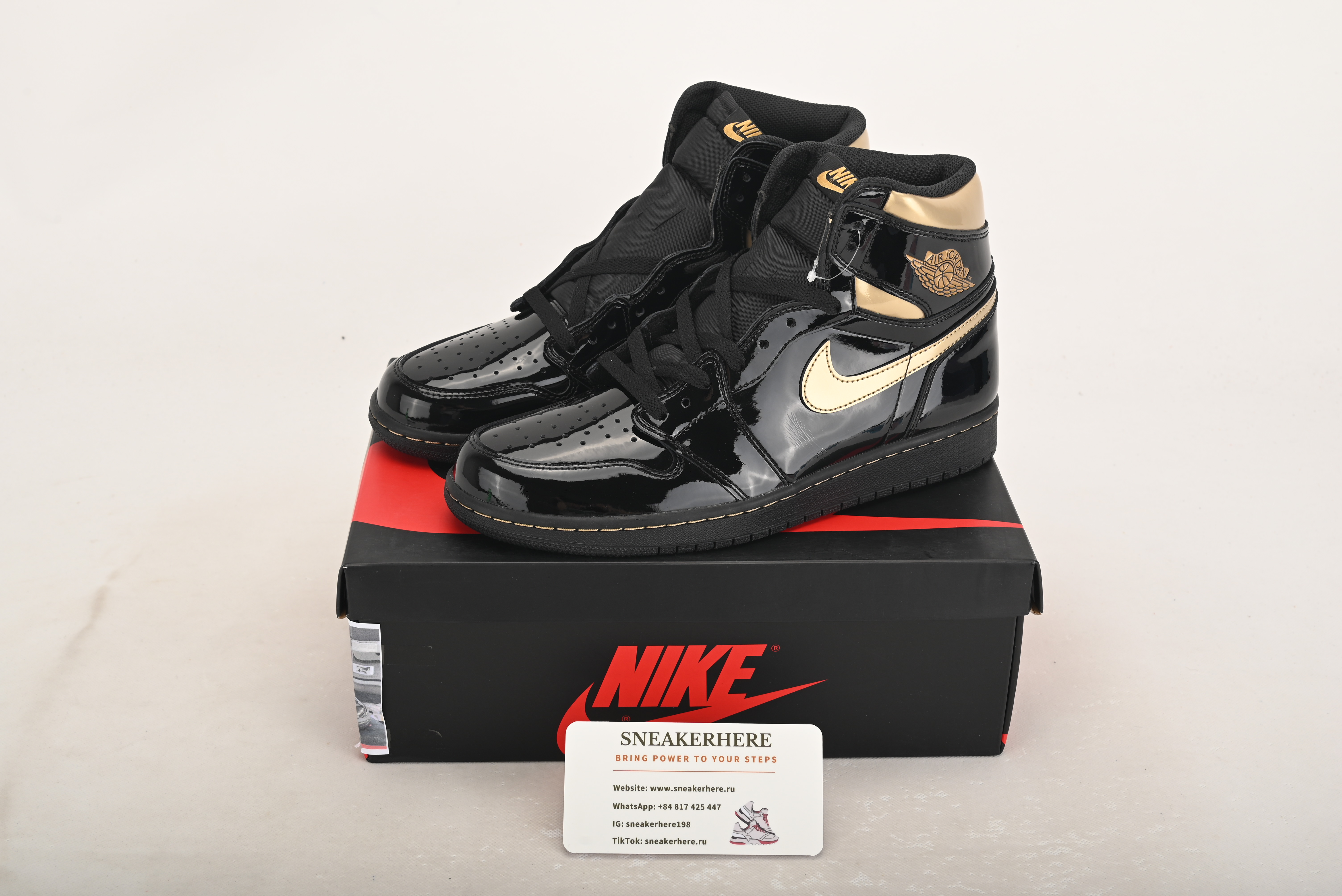 Air Jordan 1 Retro High Black Metallic Gold (2020) 555088-032