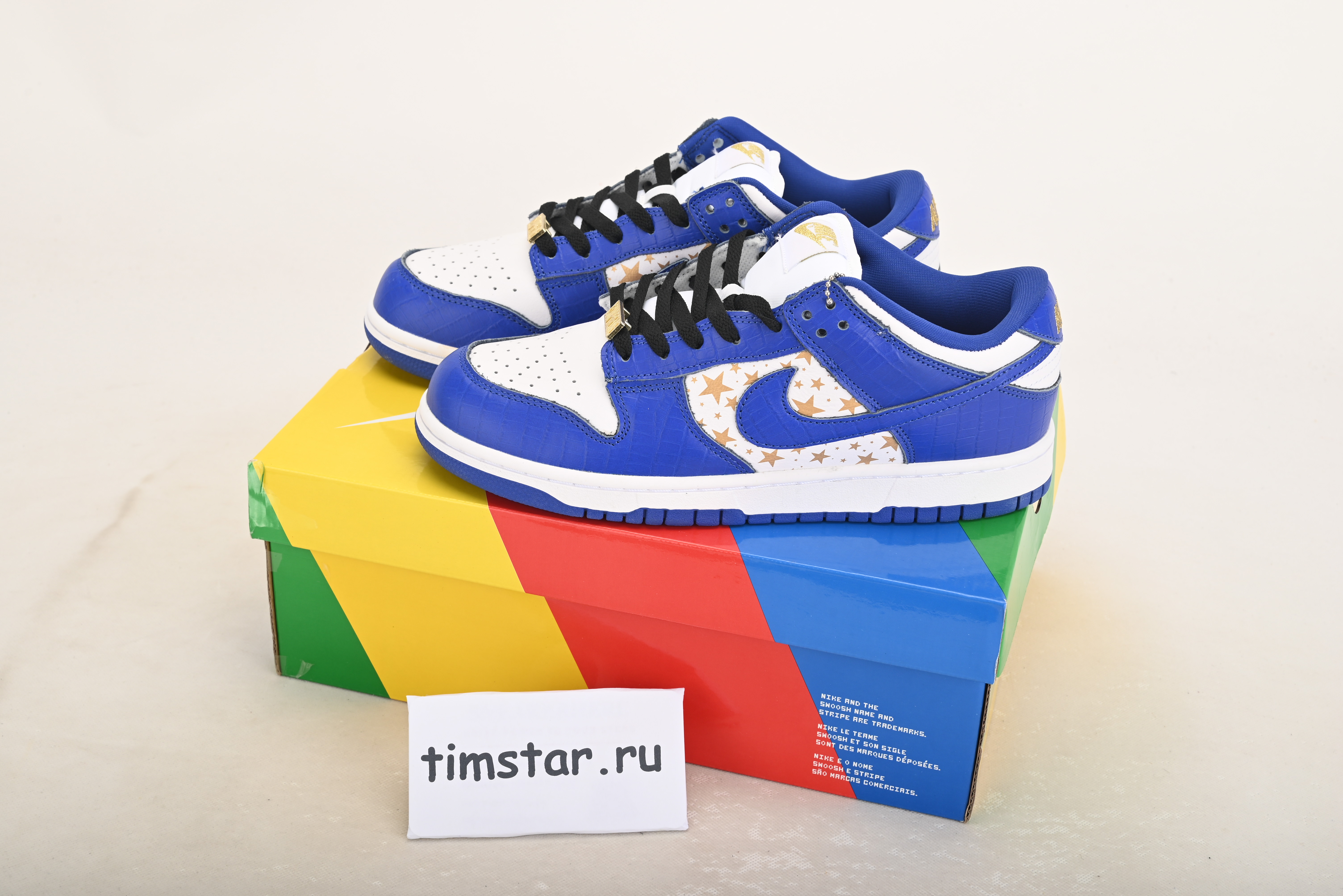 Supreme x Nike SB Dunk Low White and Blue Crocodile DH3228-10
