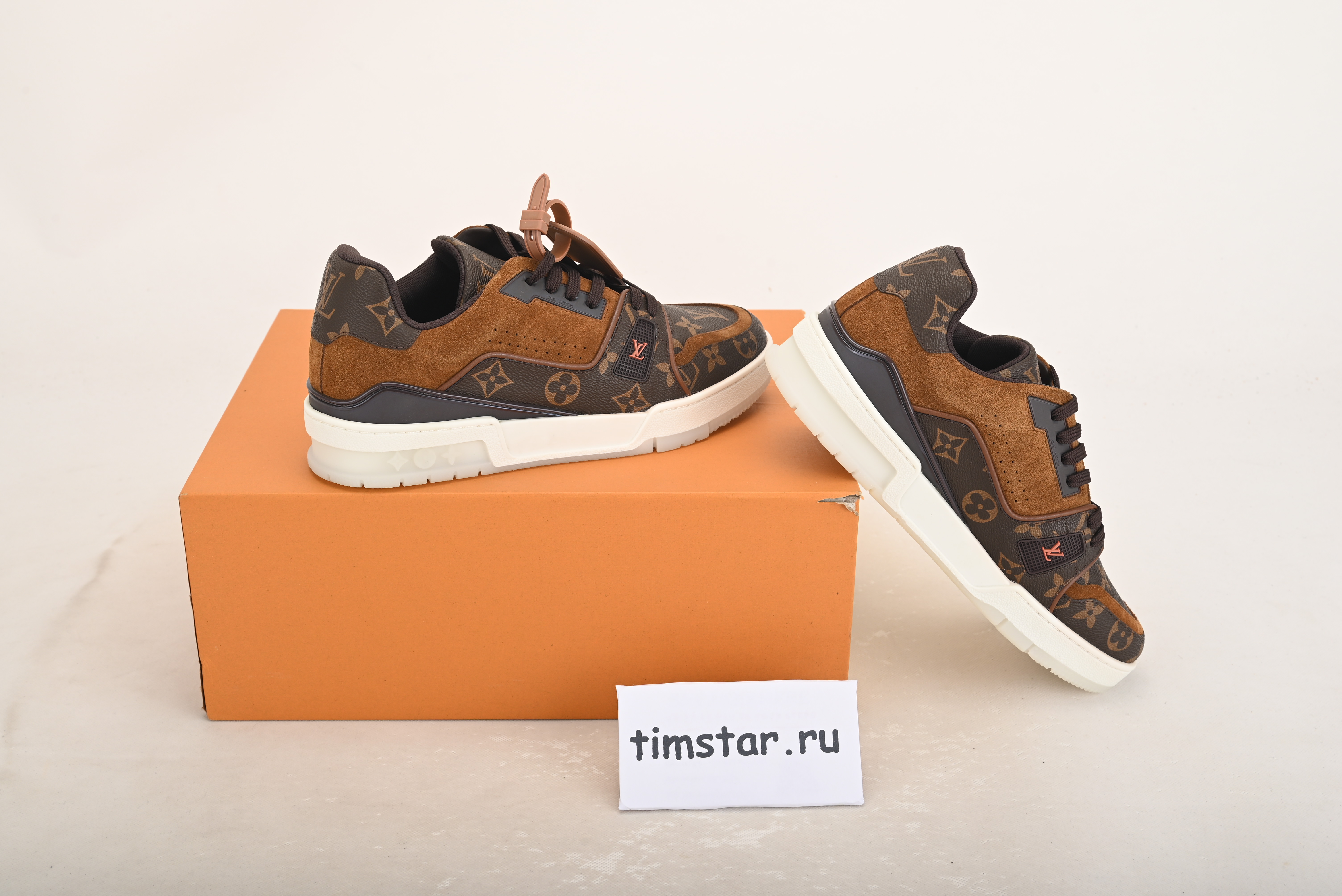 LsVttn Trainer Suede Monogram 1A5UR4