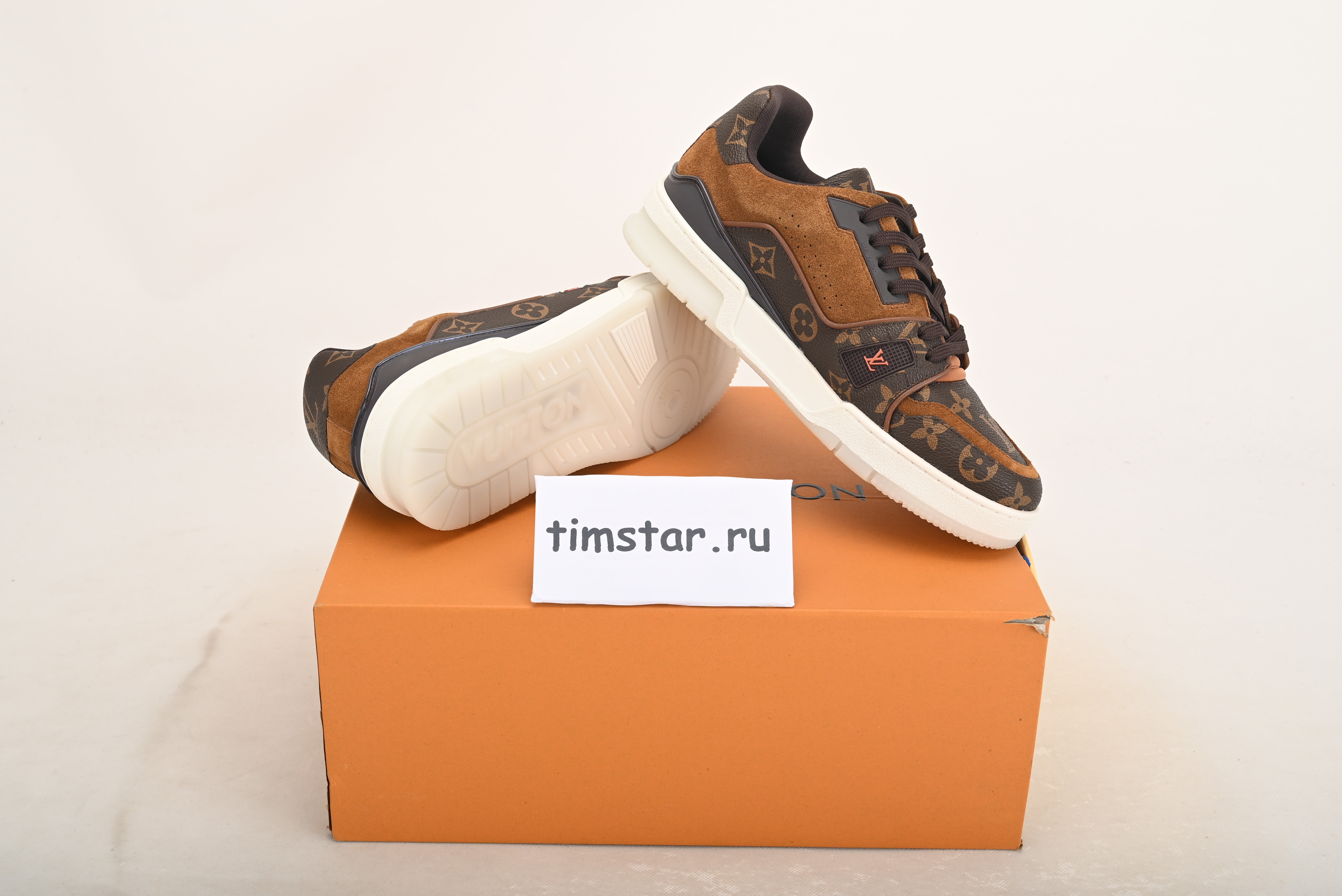 LsVttn Trainer Suede Monogram 1A5UR4