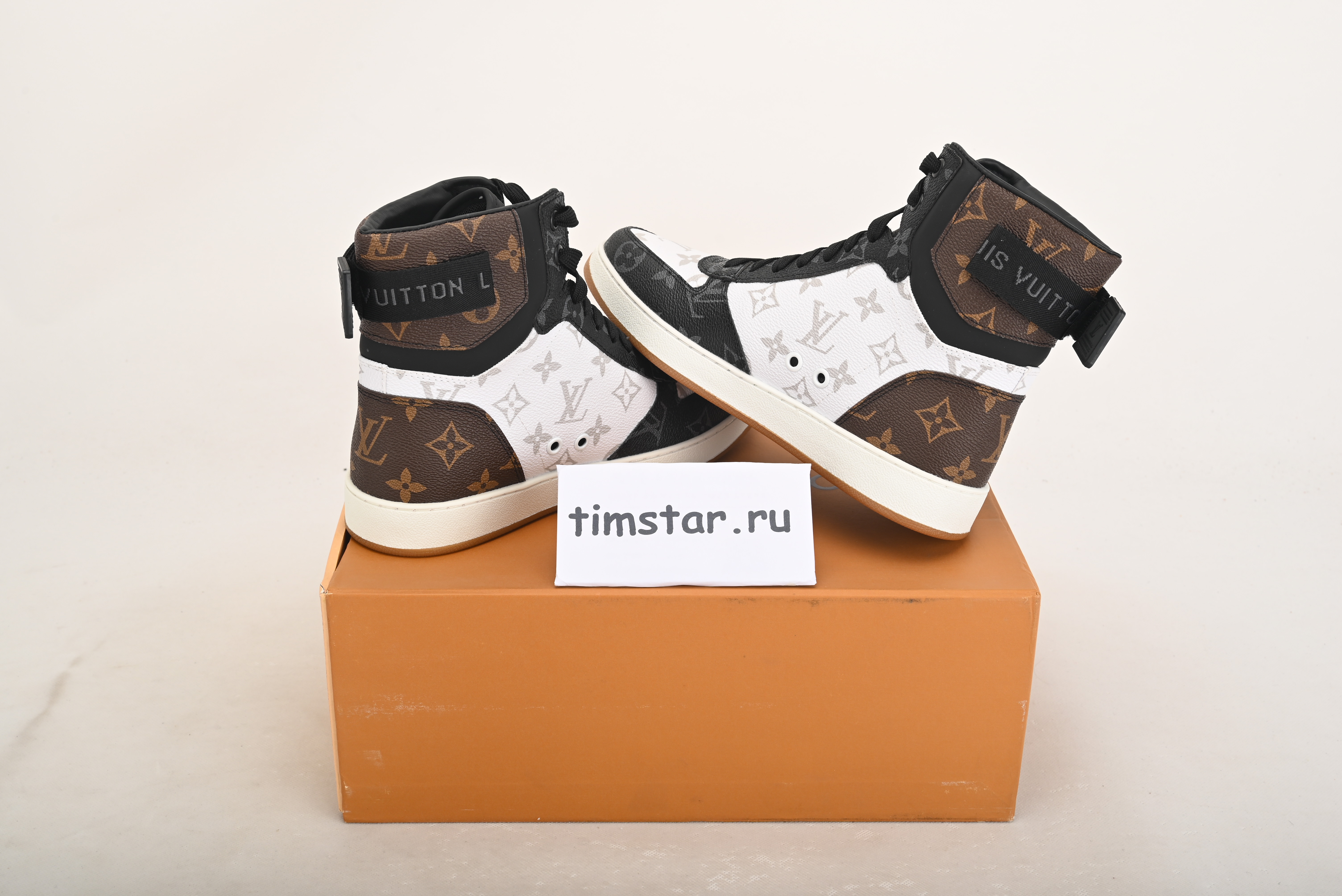 LsVttn Rivoli Sneaker Boot Monogram 1A44VV