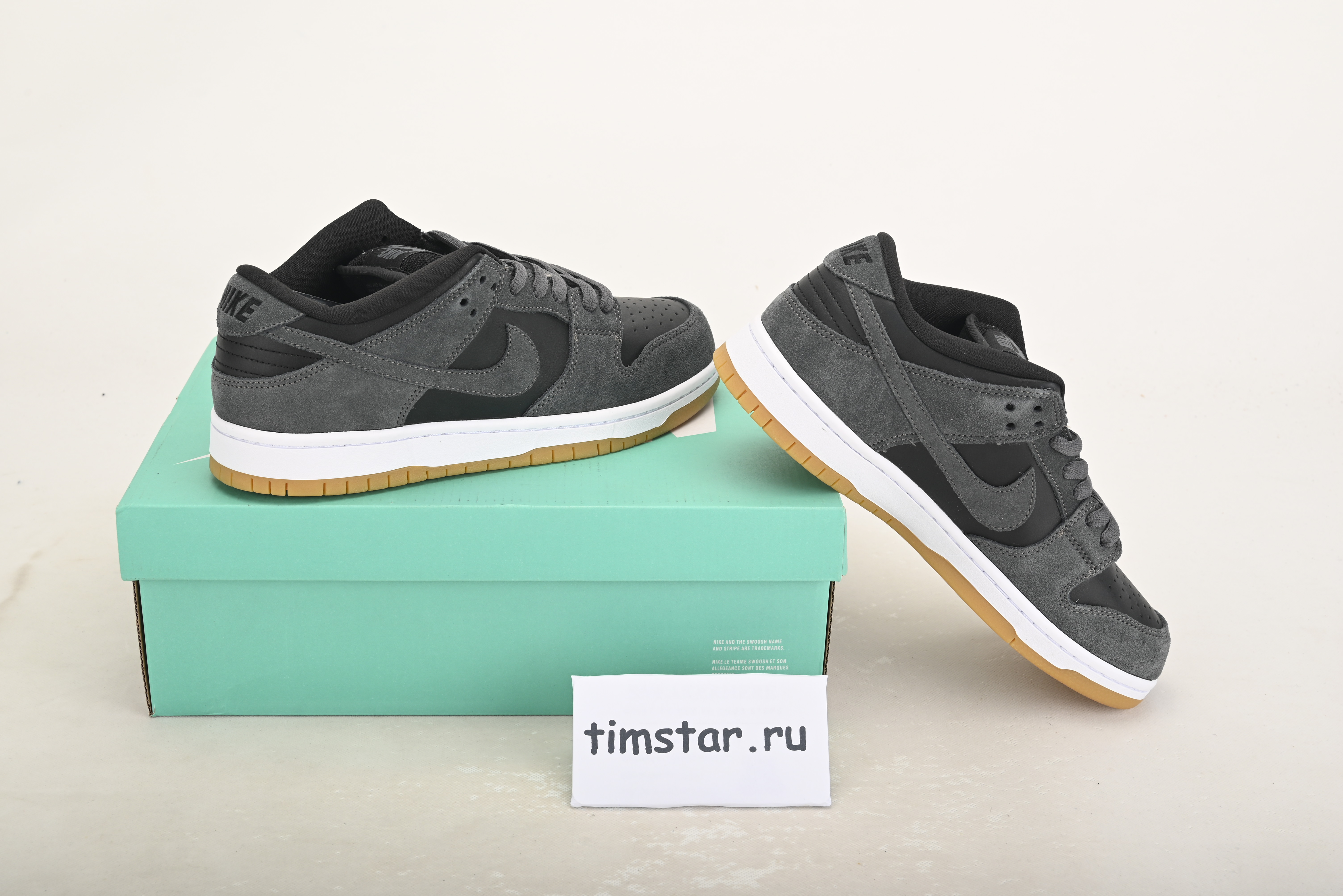 Nike SB Dunk Low Dark Grey Black Gum AR0778-001