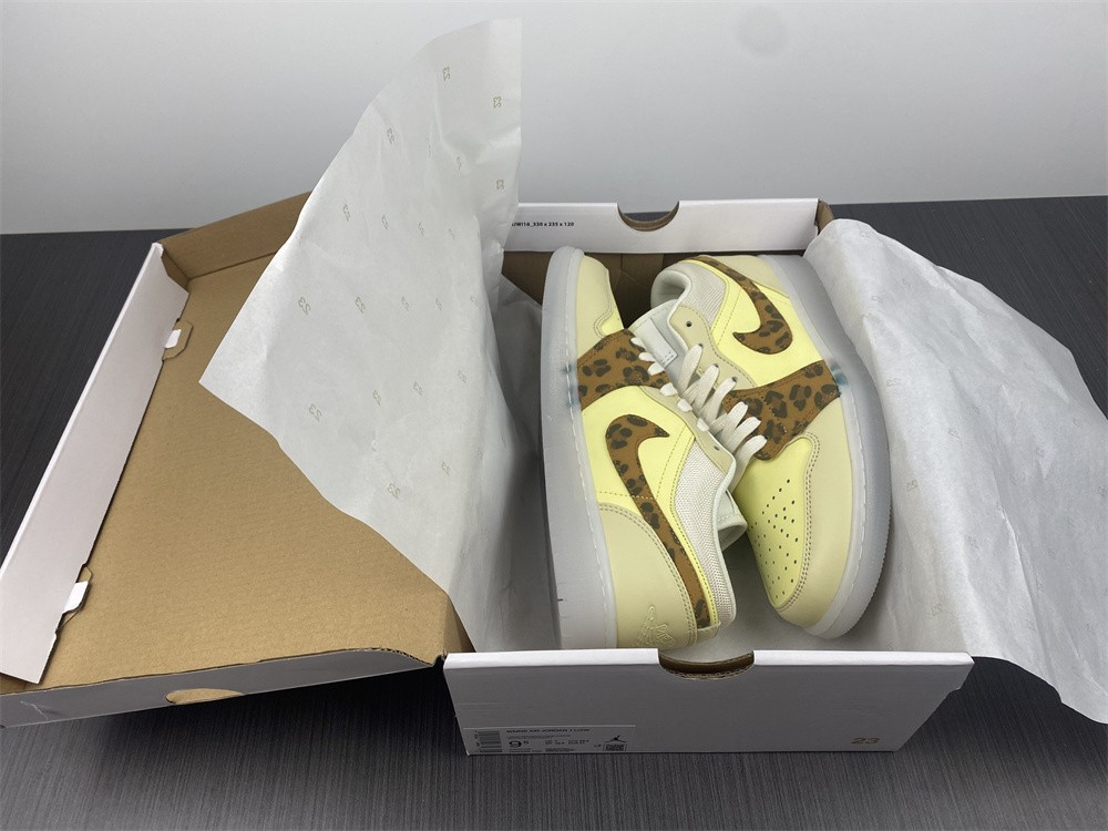 Air Jordan 1 Low SNKRS Day (W) DN6998-700