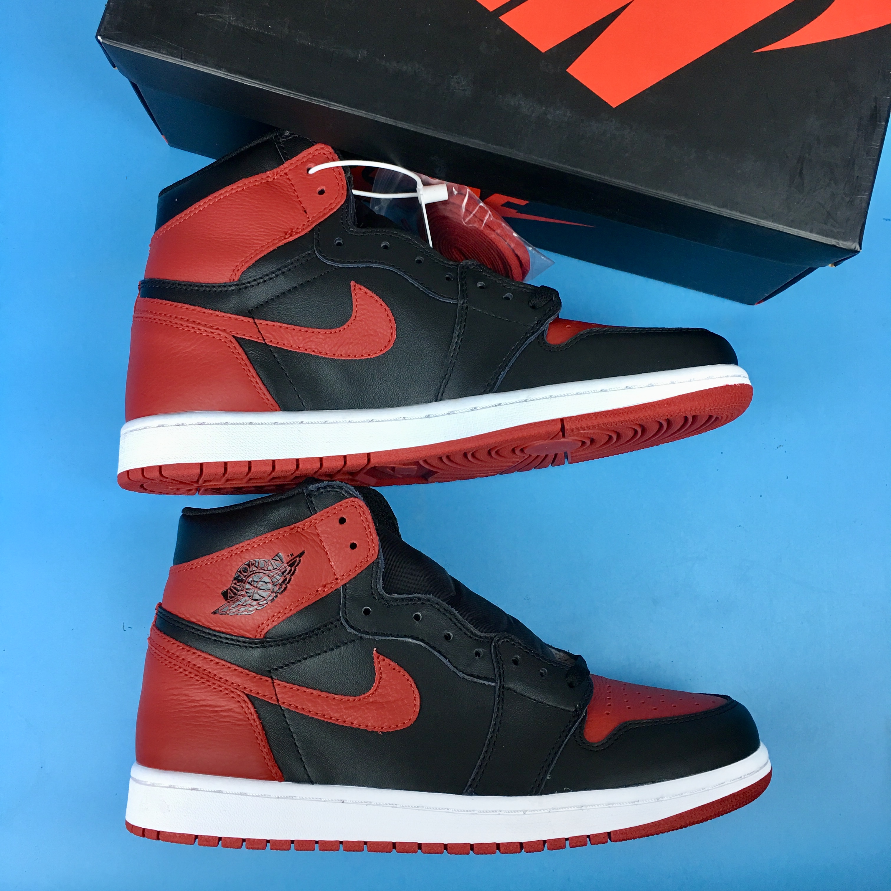 Air Jordan 1 Retro Bred "Banned" (2016) 555088-001