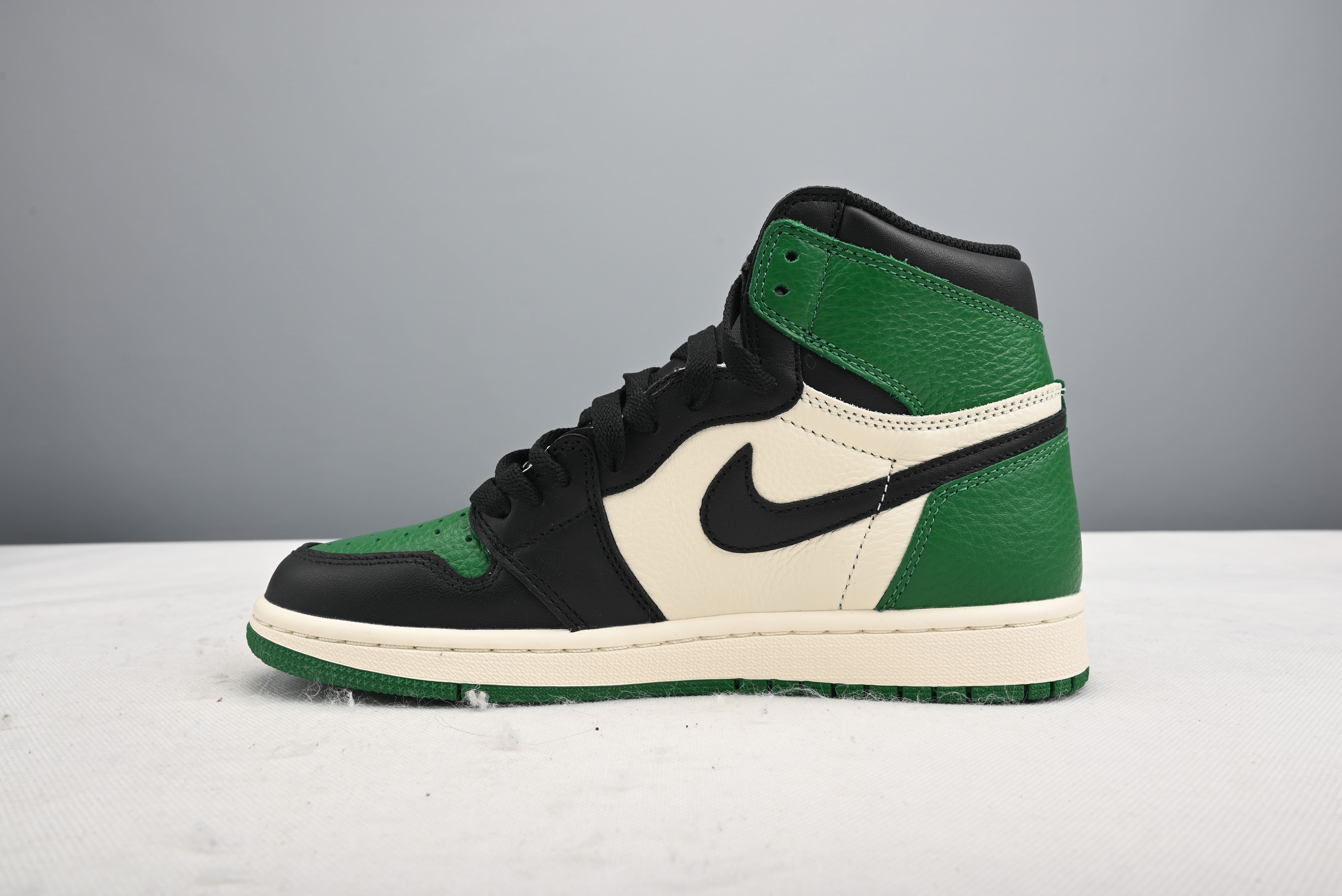 Jordan 1 Retro High Pine Green  575441-302