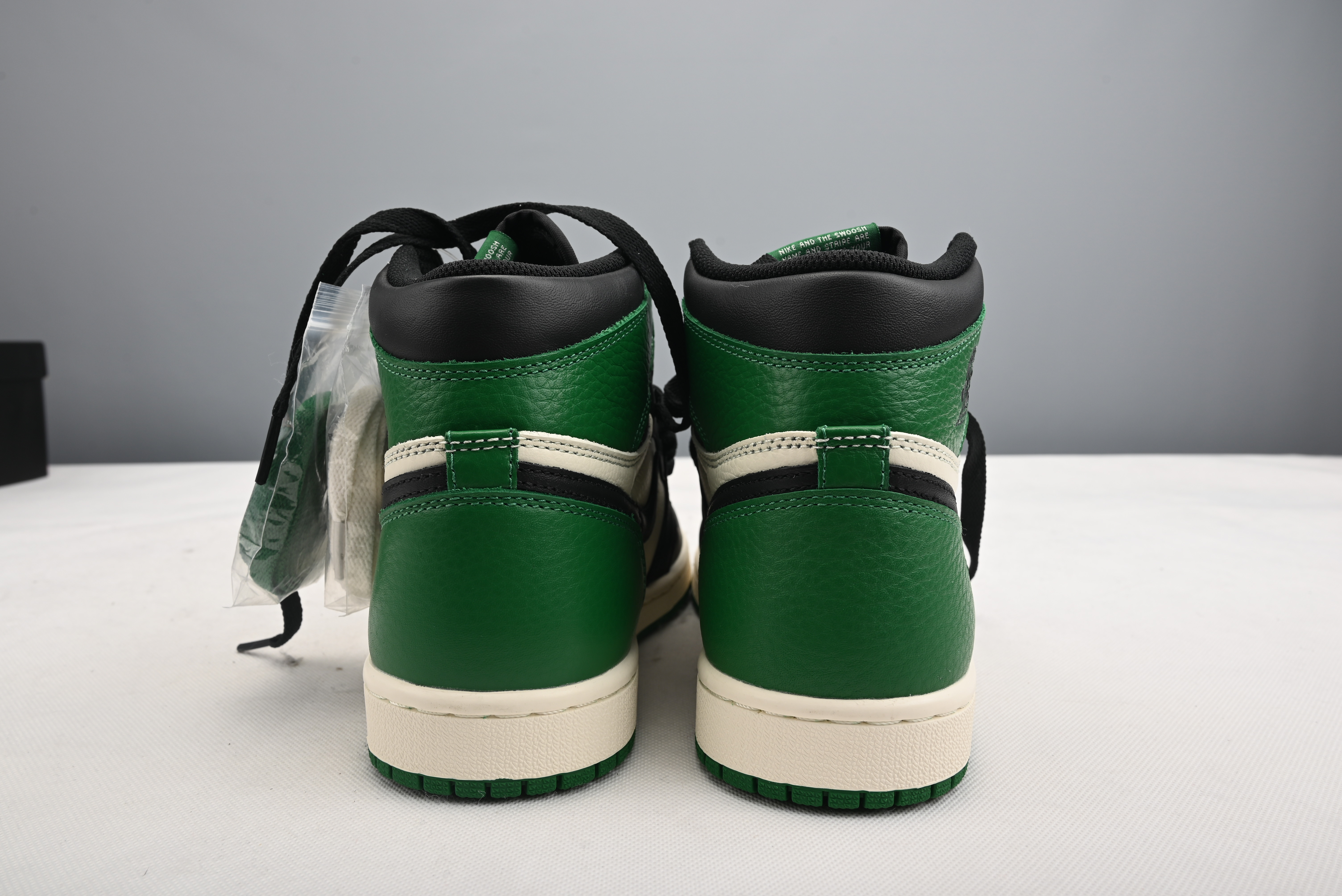 Jordan 1 Retro High Pine Green  575441-302
