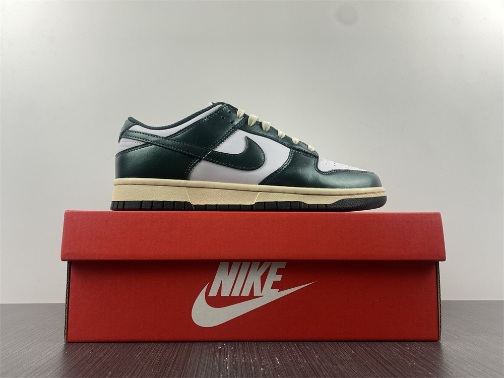 Nike Dunk Low Vintage Green (W)  DQ8580-100