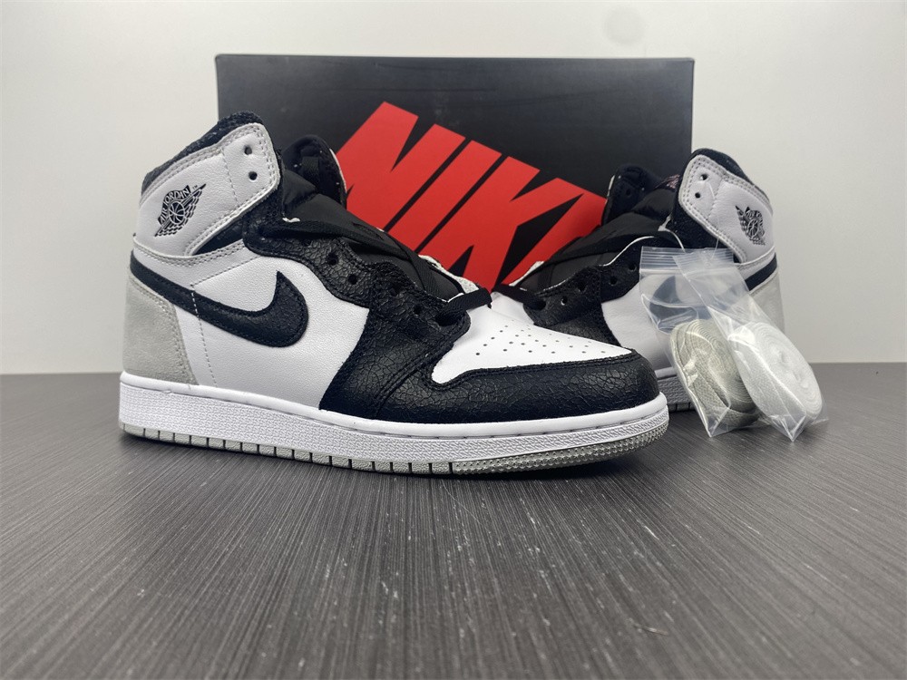 Jordan 1 Retro High OG Bleached Coral  555088-108