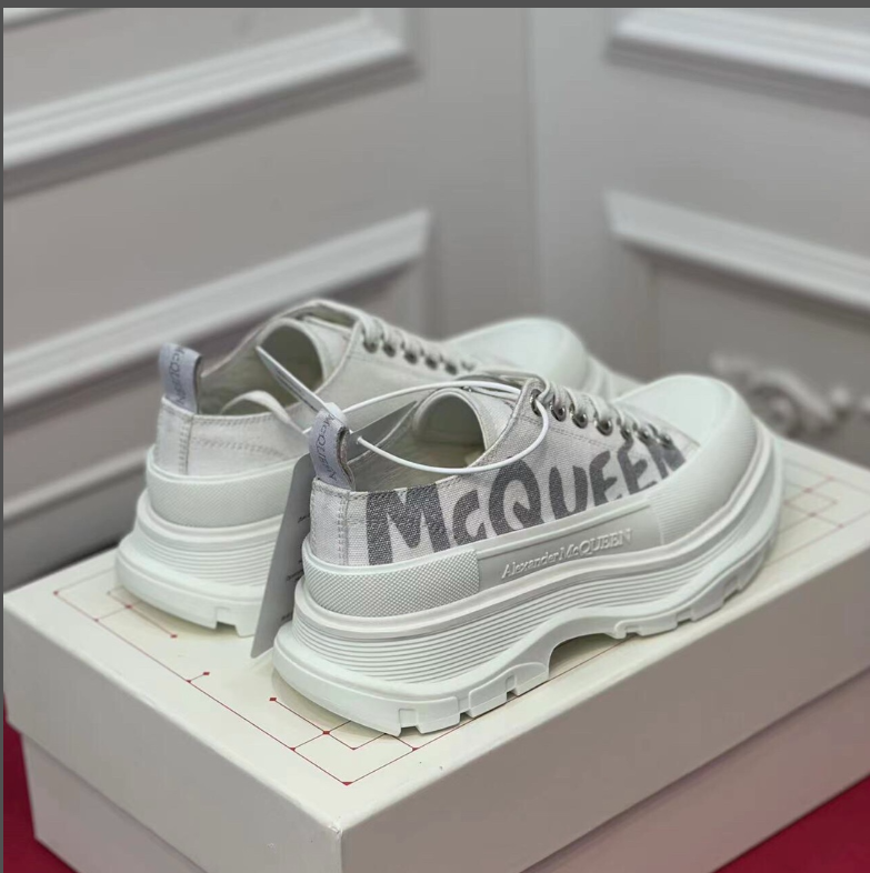 Alxndr McQN sneaker