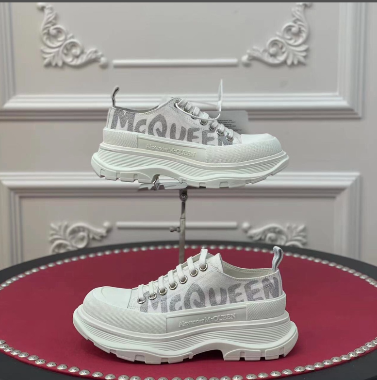 Alxndr McQN sneaker
