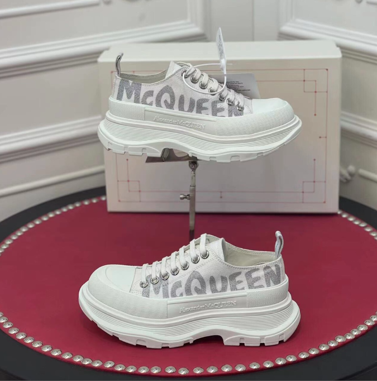 Alxndr McQN sneaker