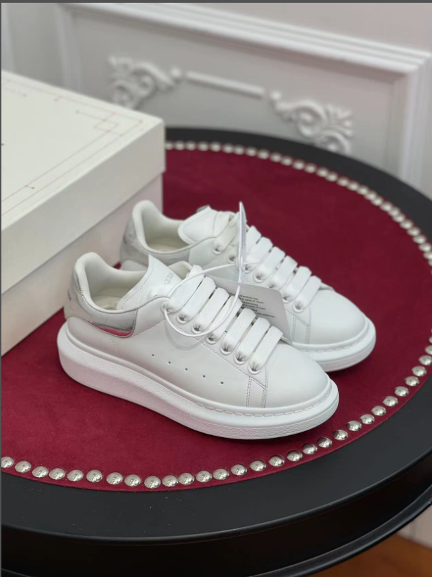 Alxndr McQN Oversized sneaker 1