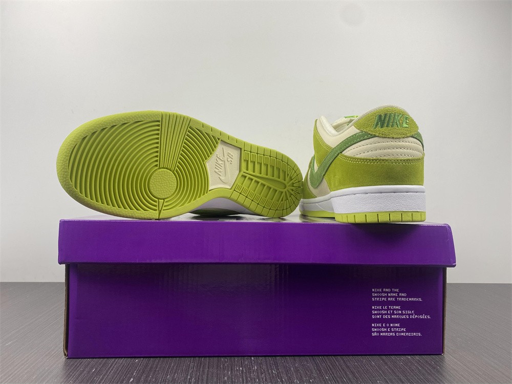 Nike SB Dunk Low Green Apple  DM0807-300