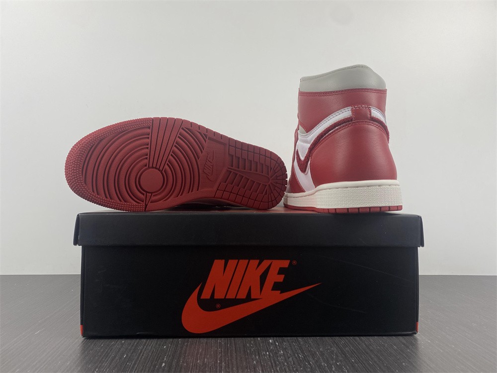 Jordan 1 High OG Newstalgia Chenille (W)  DJ4891-061