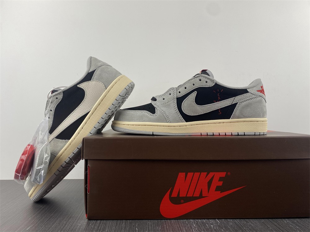 Travis Scott x Air Jordan 1 Low OG  DM7866-010