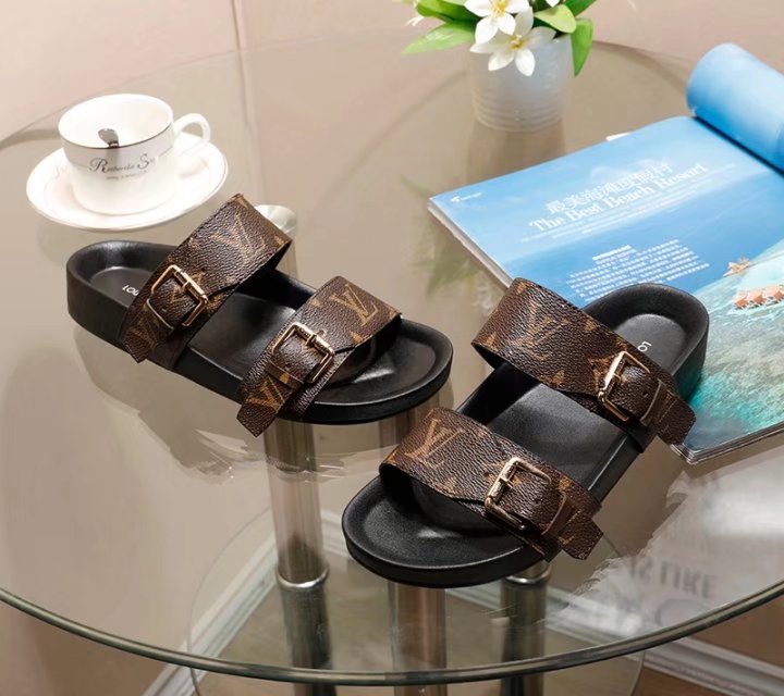 LsVttn sandals slides