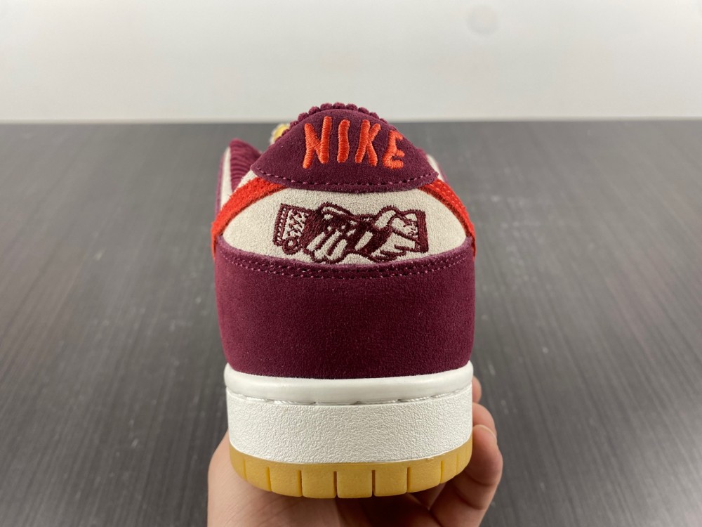 Skate Like a Girl x Nike SB Dunk