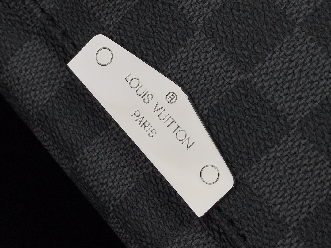 LsVttn DISTRICT PM MESSENGER BAG N40349