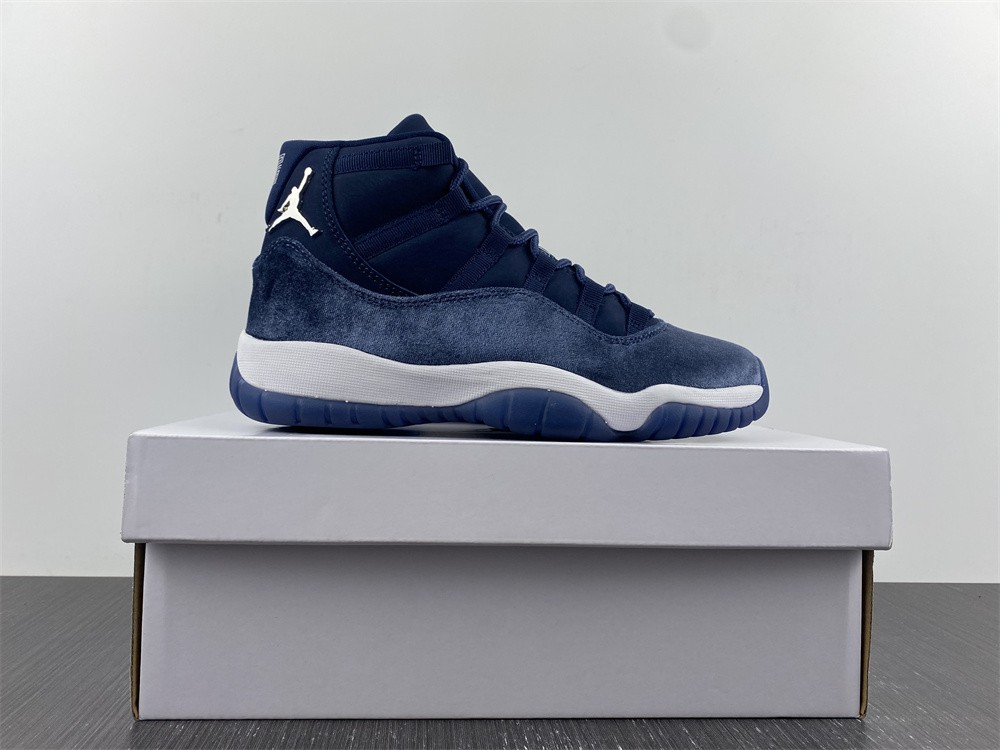 Jordan 11 Retro Midnight Navy  AR0715-441