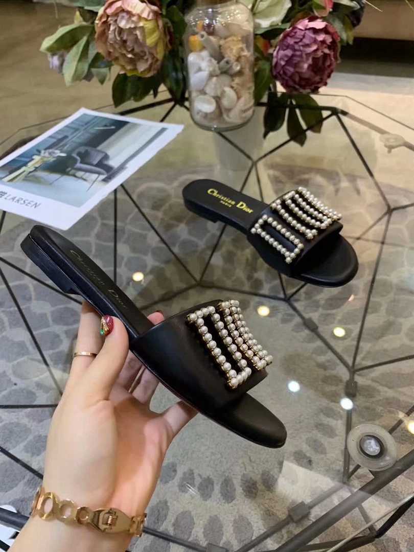 Christian Dioorr black slide