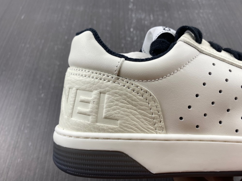 Channe1 Sneaker white one