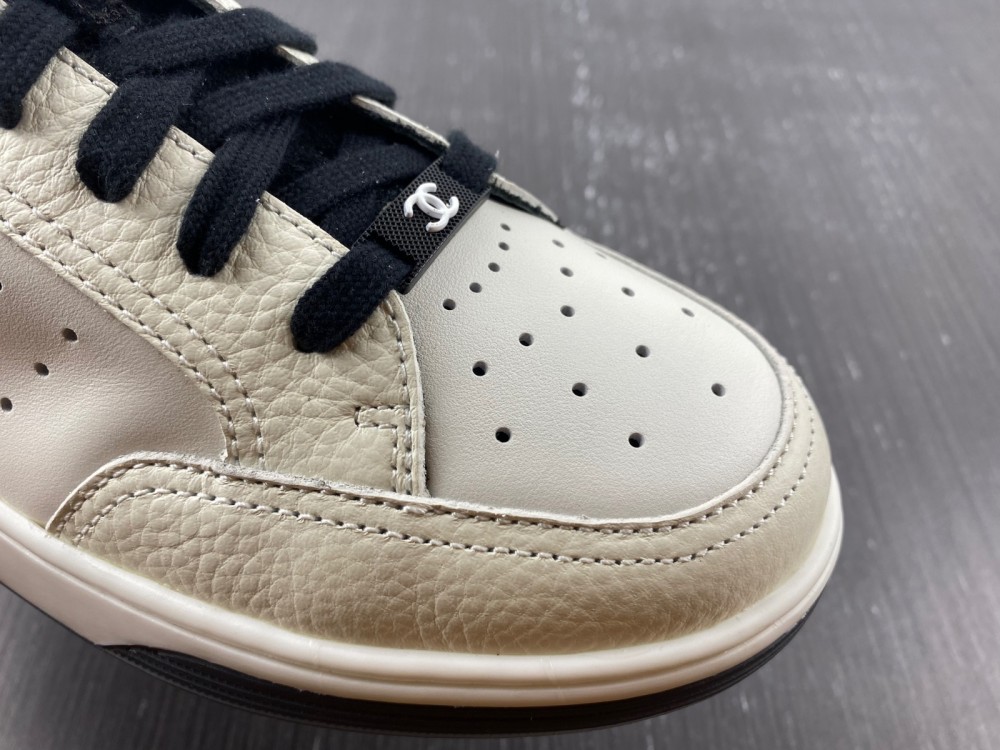 Channe1 Sneaker white one