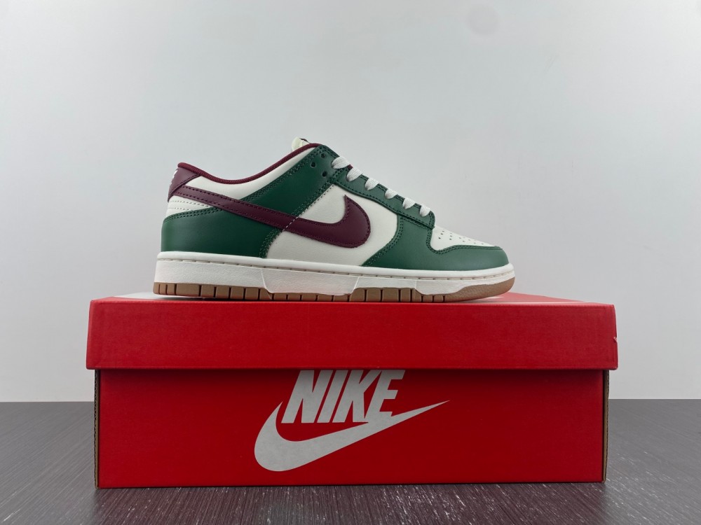 Dunk Low Gorge Green FB7160-161