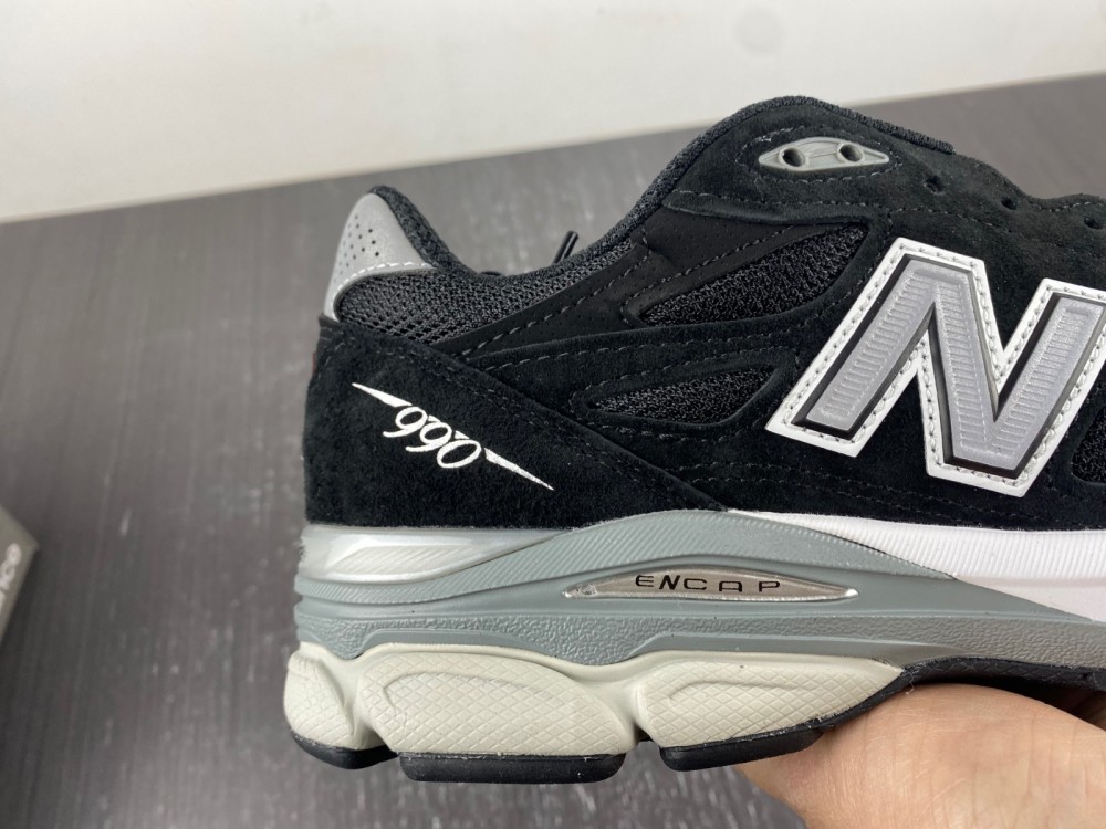 NwBlnc 990v3 Black White M990BS3