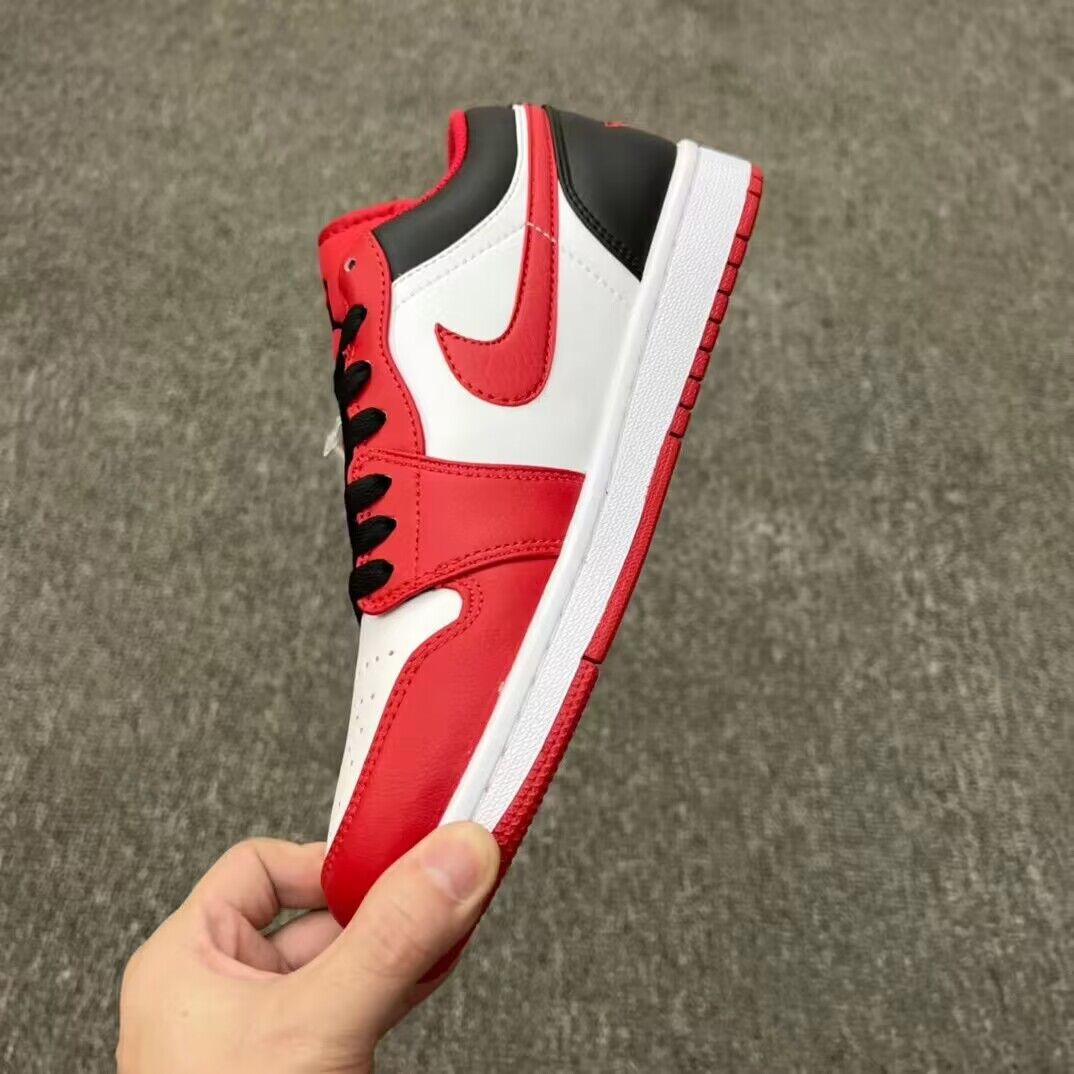 Nike Air Jordan 1 Low Bulls 553558-163