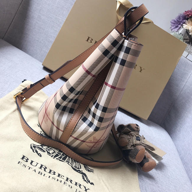 Brbbrry Haymarket Bucket bag in Khaki