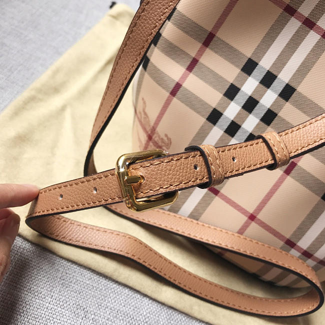 Brbbrry Haymarket Bucket bag in Khaki